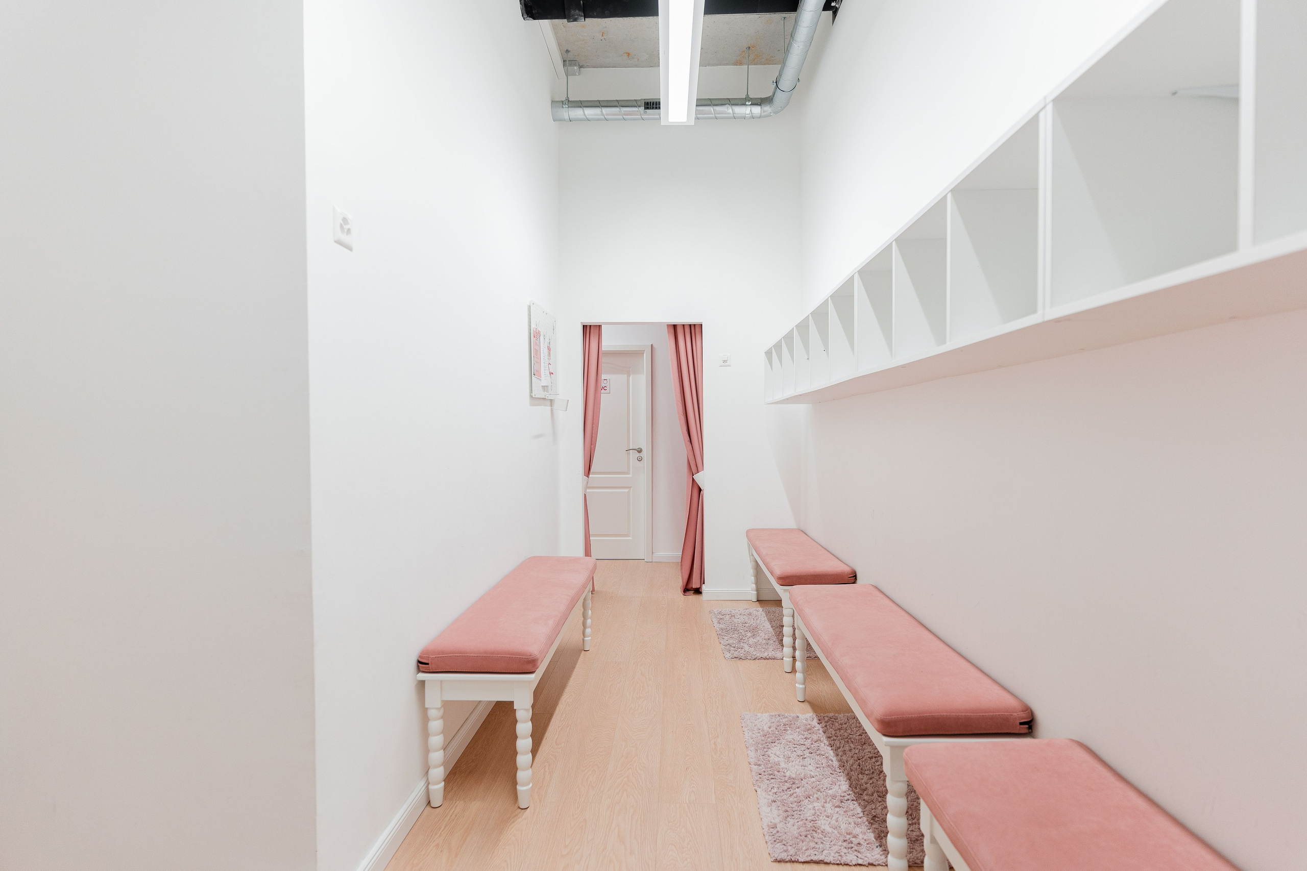 Commercial Photographer Geneva | Interior, Business & Restaurant Photography. Professional Wedding Photographer Geneva & Romande Switzerland | Tanya Creator