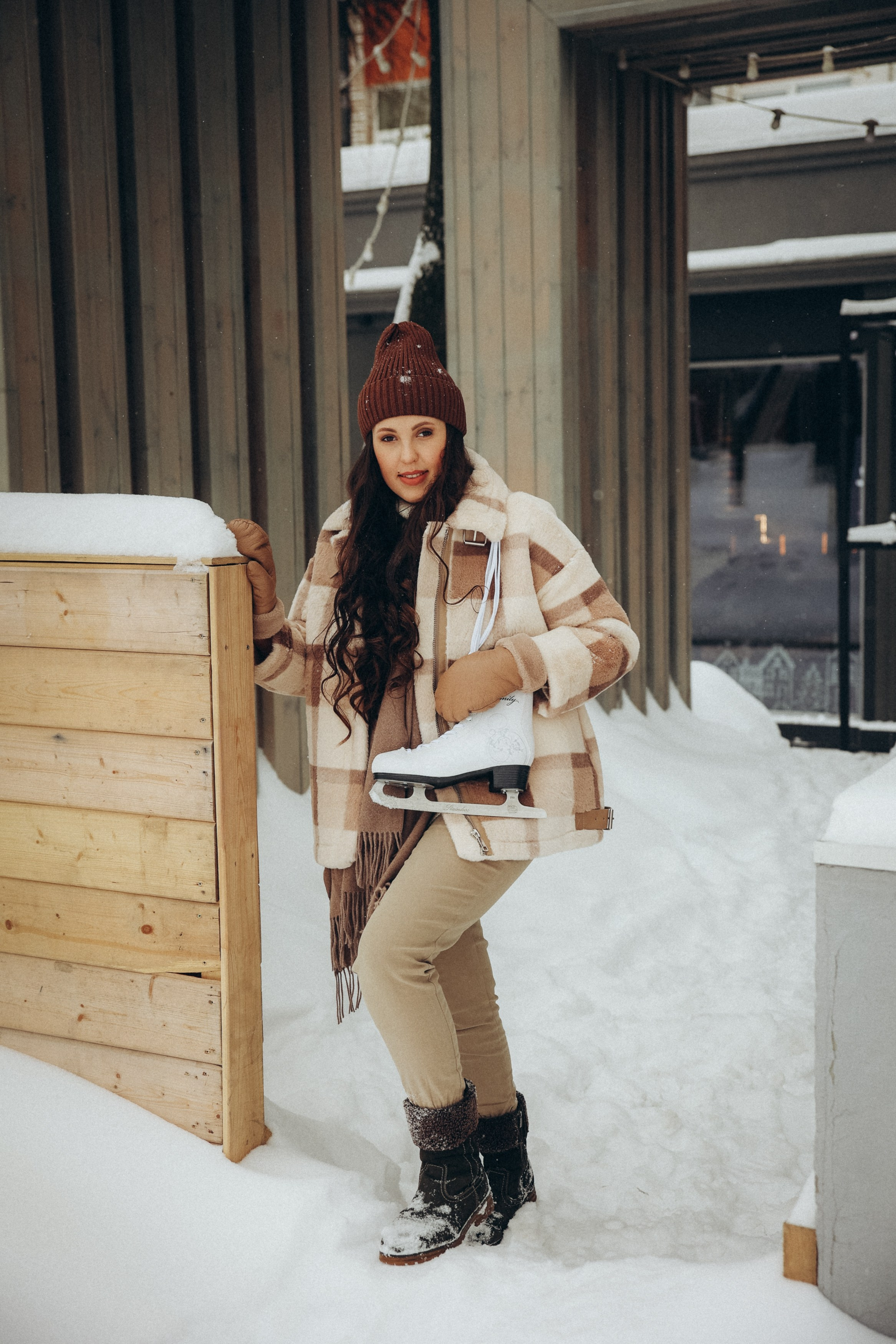 Зимняя фотосессия на катке фотосессия на коньках. Фотограф Владимир Москва