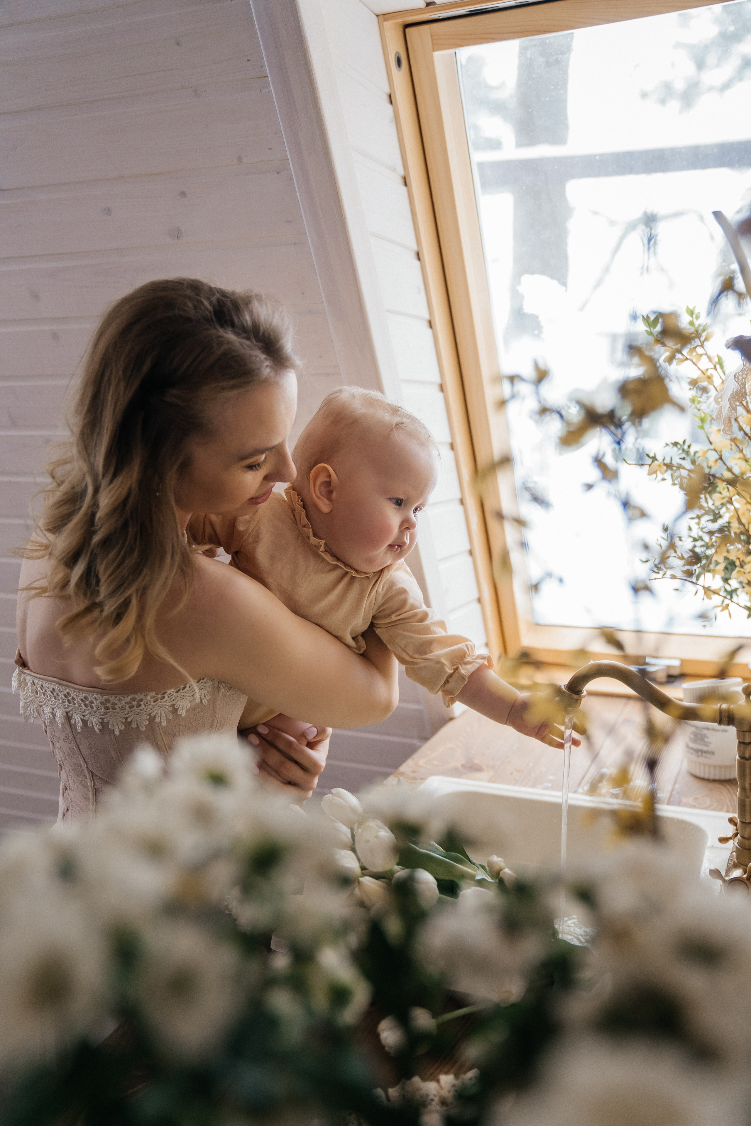 Алиса с мамой Кристиной в нежной семейной фотосессии в Домике Элли г. Пушкино. Семейный и детский фотограф в Сергиев Посаде, Хотьково Якимчук Любовь