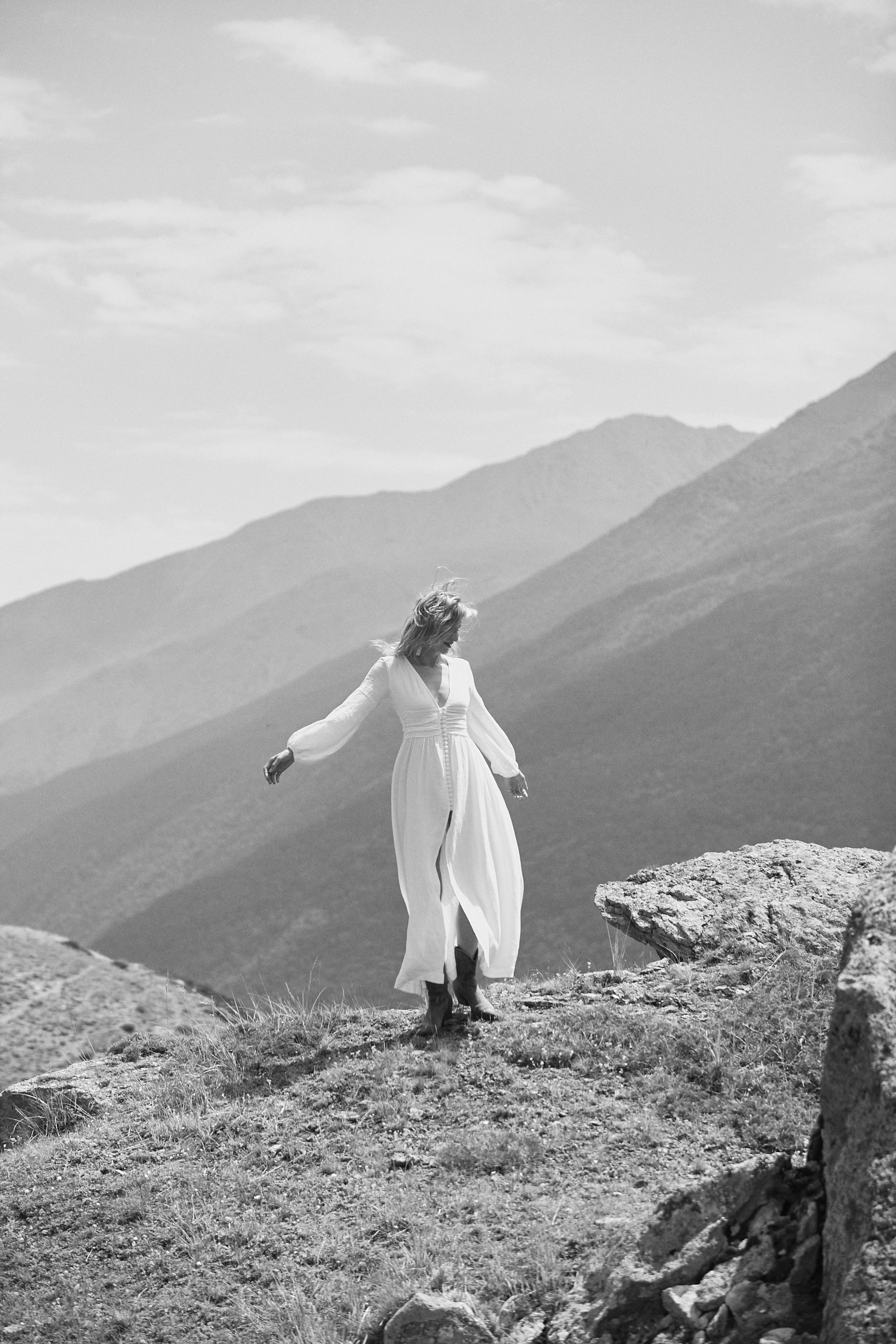 Фотосессия у водопада в Кабардино-Балкарии. Фотограф Продюсер в горах КБР / Москва  Нальчик Горы