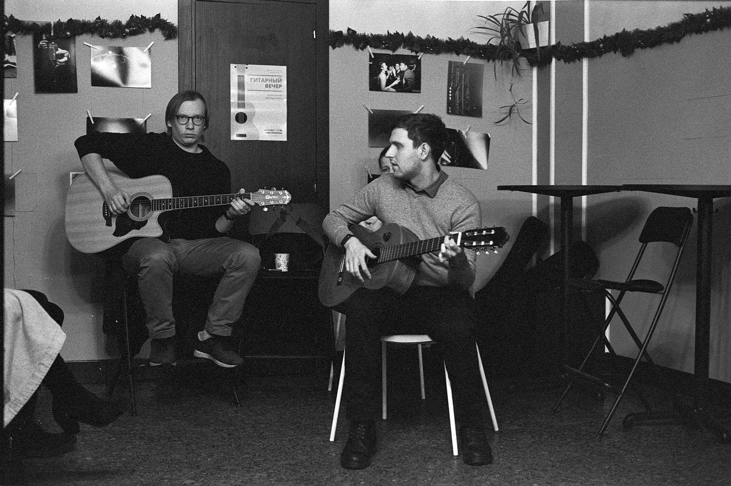 12.12.2021 // Гитара и фотография. Фотовыставки serebro.gallery, в которых автором можешь стать ты! | Москва