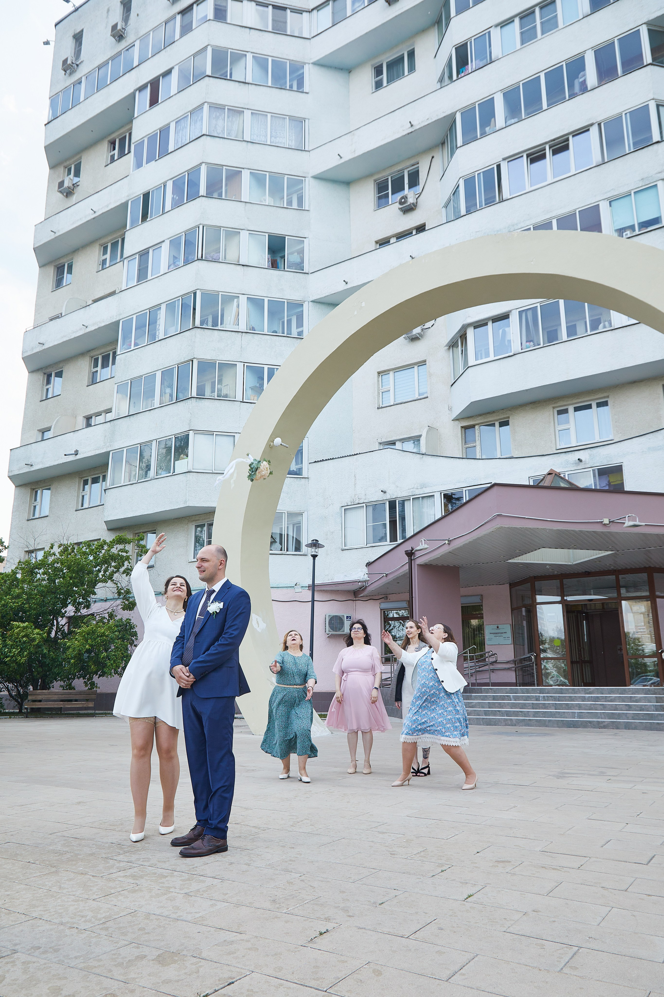 kogan.studio - ЗАГС зеленоград, невеста бросает букет