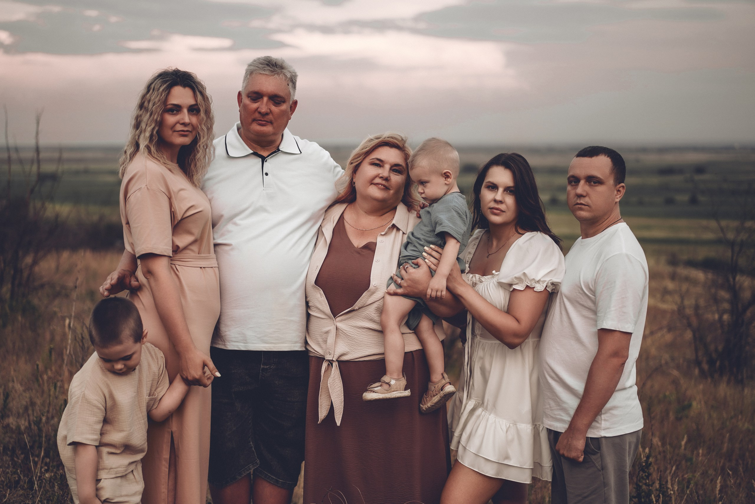 Уличная семейная фотосессия в Ростове-на-Дону. Фотограф Аксай, Новочеркасск. Свадебный фотограф в Ростове-на-Дону. Таинство Крещения и Венчания, семейные фотосессии. Алёна Чёботова