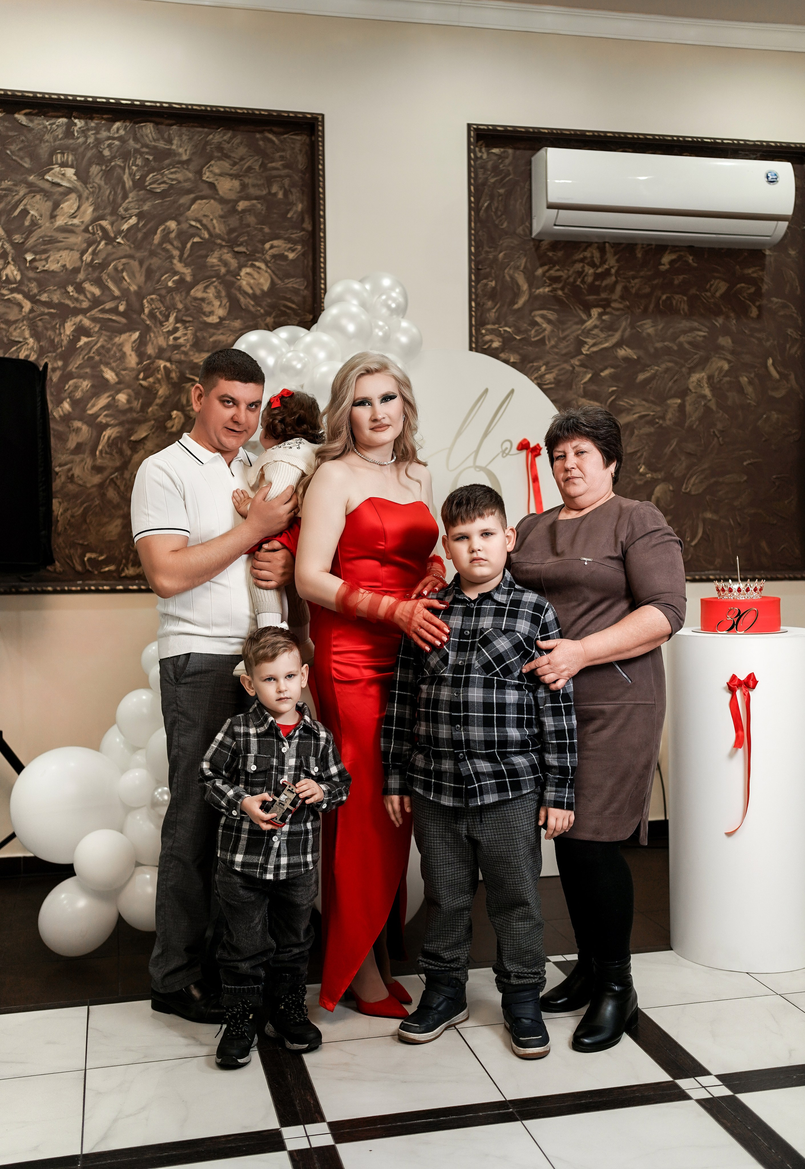 Фотограф на день рождения в Ростове-на-Дону. Репортажная фотосессия. Свадебный фотограф в Ростове-на-Дону. Таинство Крещения и Венчания, семейные фотосессии. Алёна Чёботова