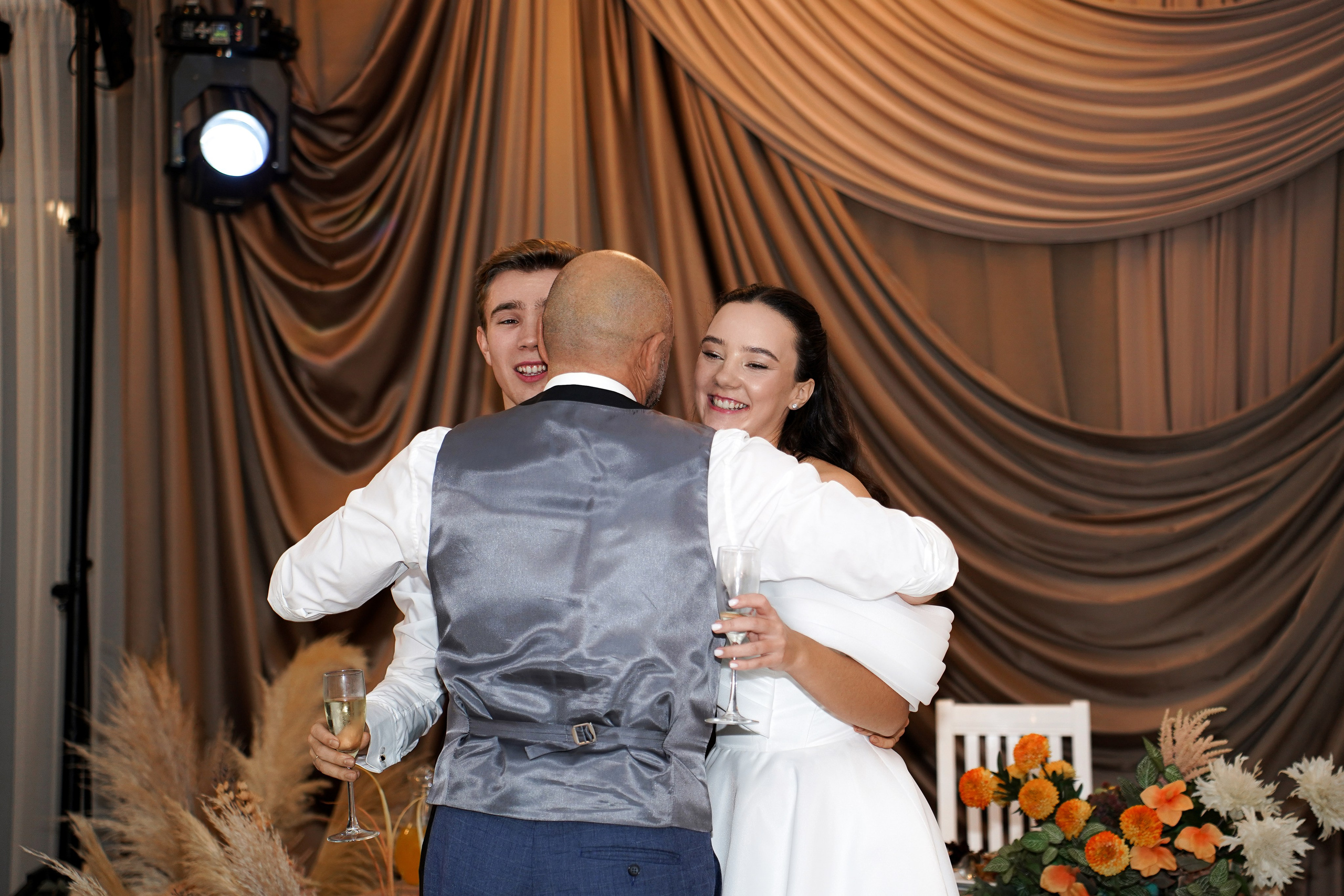 Свадебный банкет в беседке. Свадебный фотограф в Ростове-на-Дону. Таинство Крещения и Венчания, семейные фотосессии. Алёна Чёботова