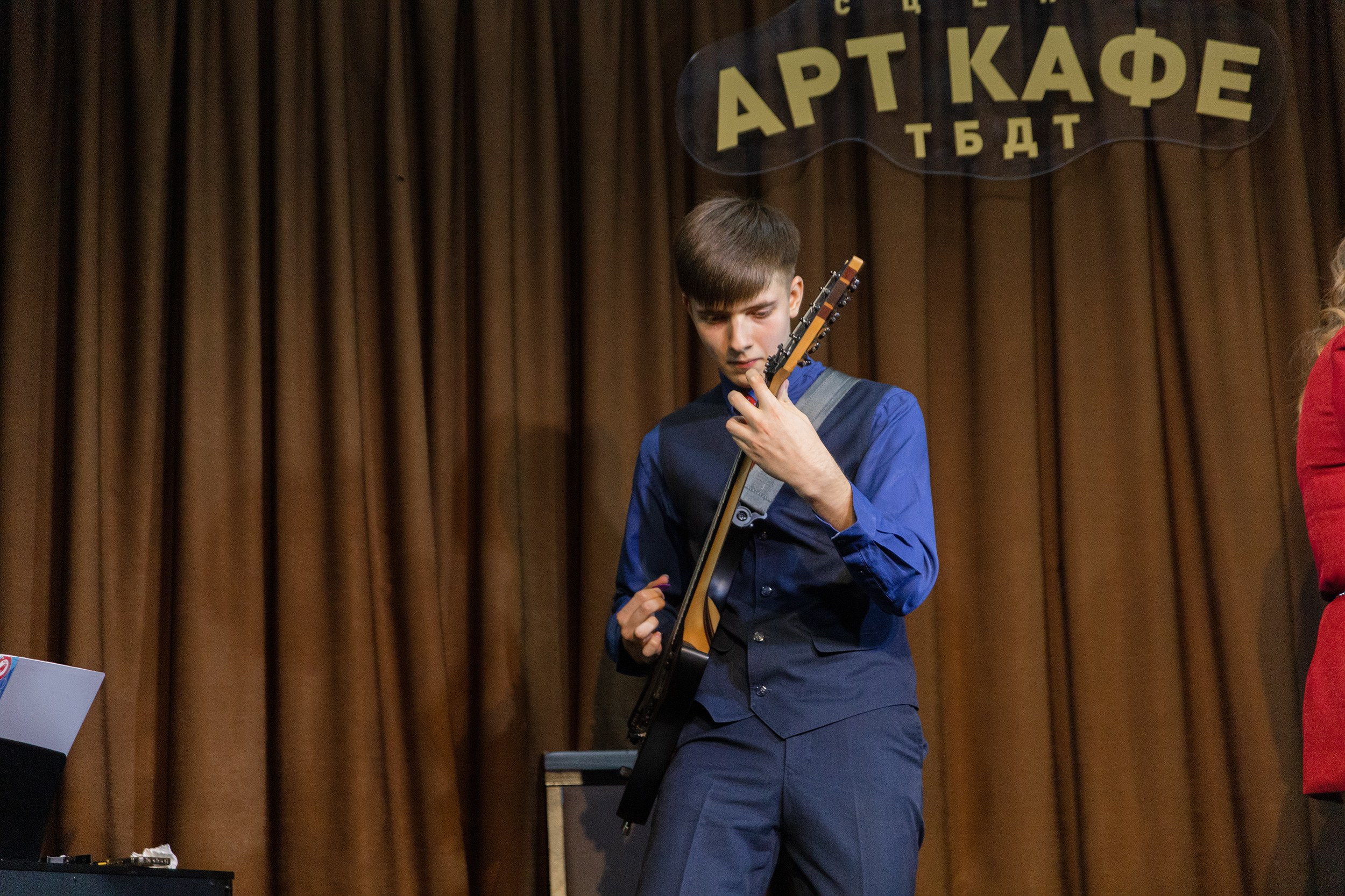 Выступление YOLO band в арт кафе. Фотограф Тюмень