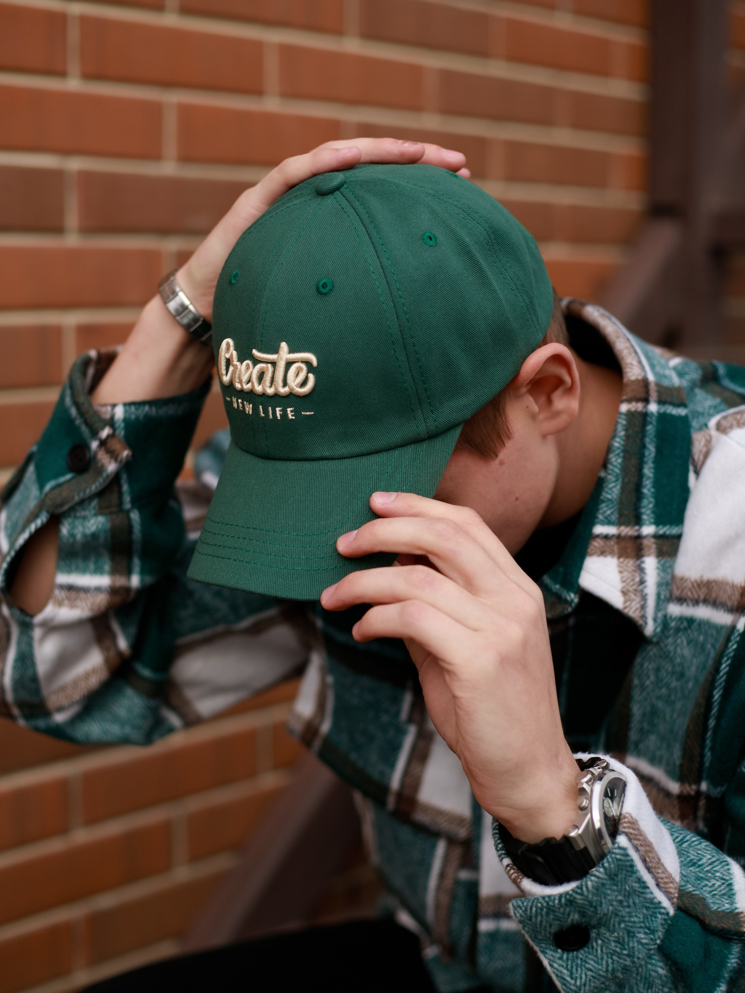 Бейсболки на моделях. Фотограф Неверова Катерина