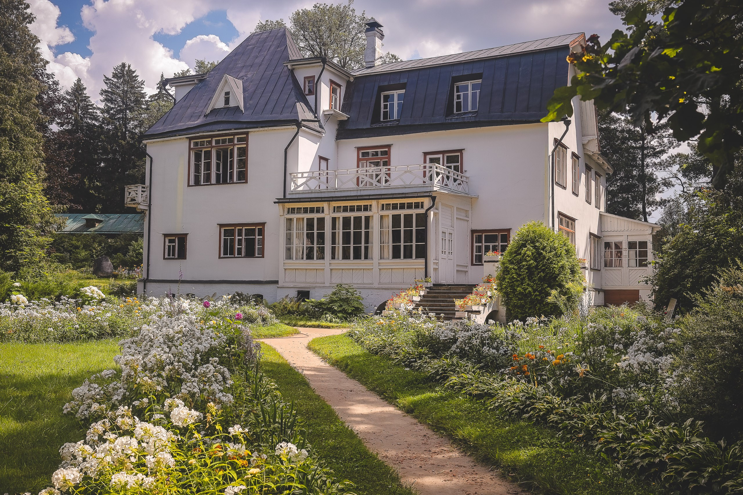 Государственный историко-художественный и природный музей-заповедник художника В. Поленова в Заокском районе Тульской области