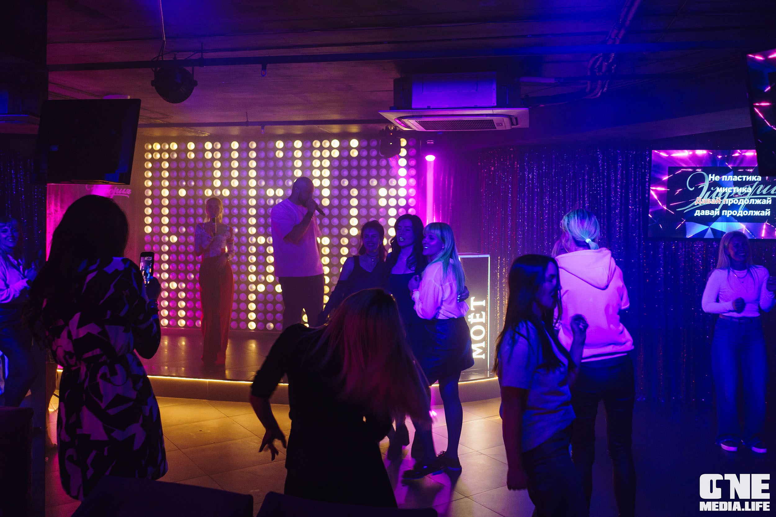 Фоторепортаж из караоке-клуба Эйфория. One Media Life: фоторепортажи, фотоотчеты с мероприятий и заведений