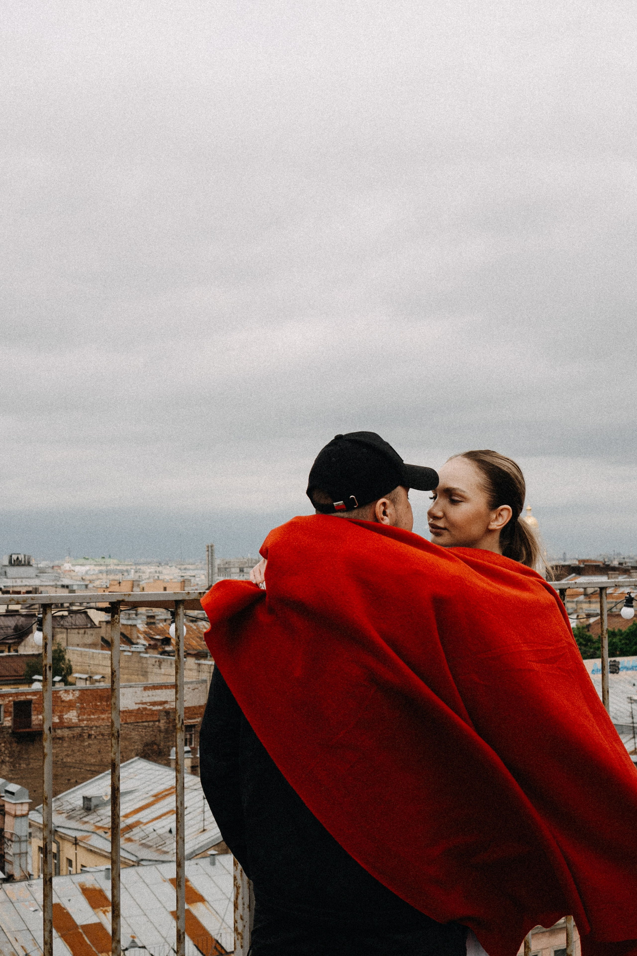 МЫ ГУЛЯЛИ ПРО КРЫШАМ ПИТЕРА. Профессиональный фотограф, Санкт-Петербург — Виктория Богомолова