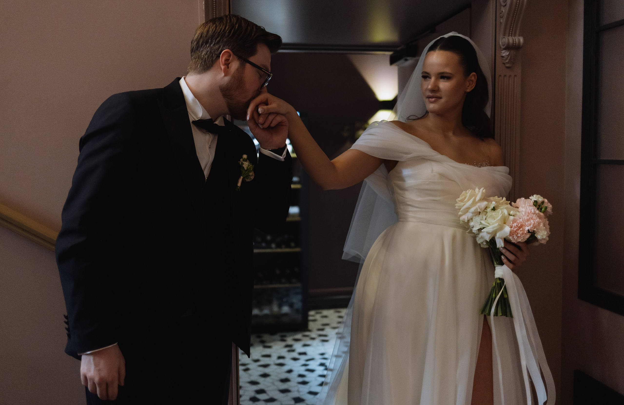 Свадебная фотосессия в Минске в итальянском ресторане La Scala