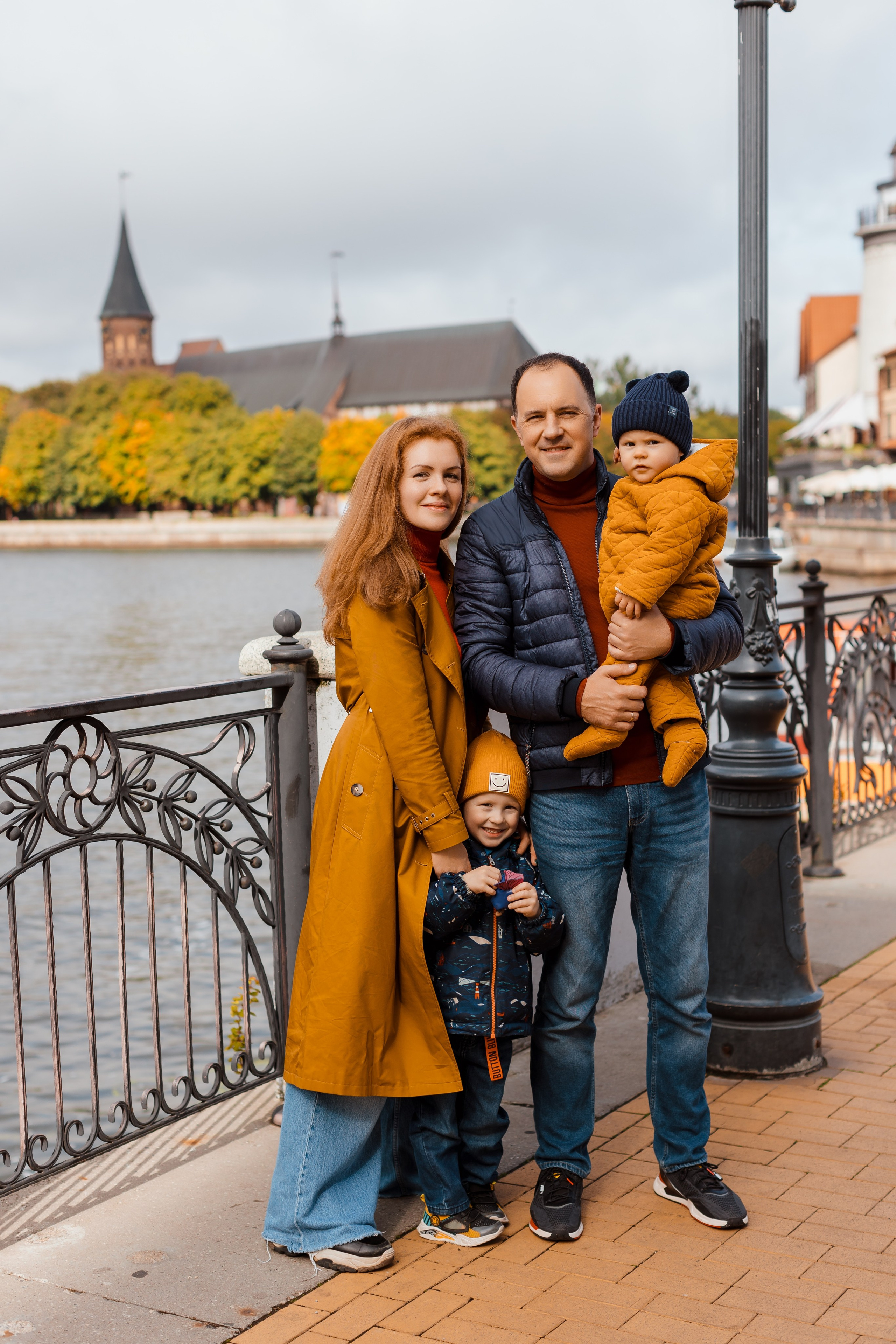 Семейная Рыбная деревня, остров Канта осень. Фотограф в Калининграде свадебная фотография, репортажная, фотосессии