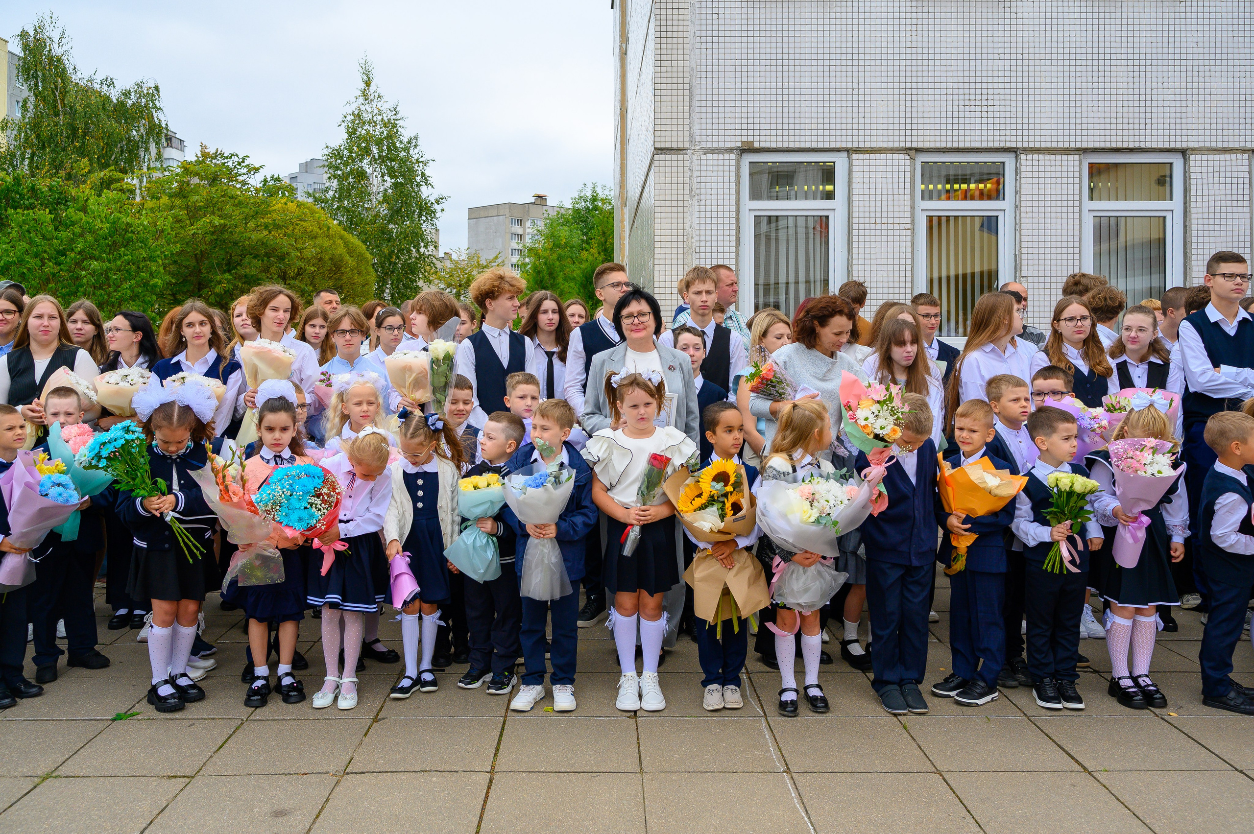 Вот звучит первый звонок, перед этим долгое приготовление к новому этапу в жизни, Яромир идет в школу. Фотоуслуги, услуги фотографа, фотографирование важных событий