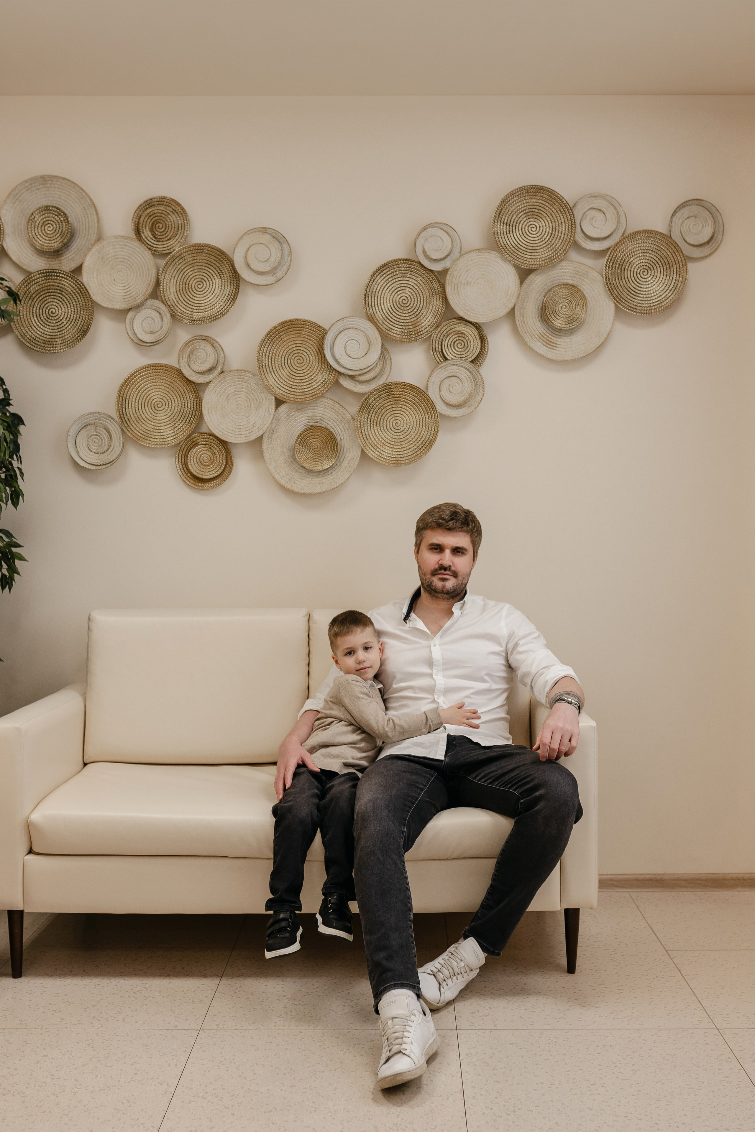 Фотограф на выписку из роддома в Краснодаре, выписка из Екатерининского роддома, фотограф Яна Морева. Семейный фотограф в Краснодаре Яна Морева