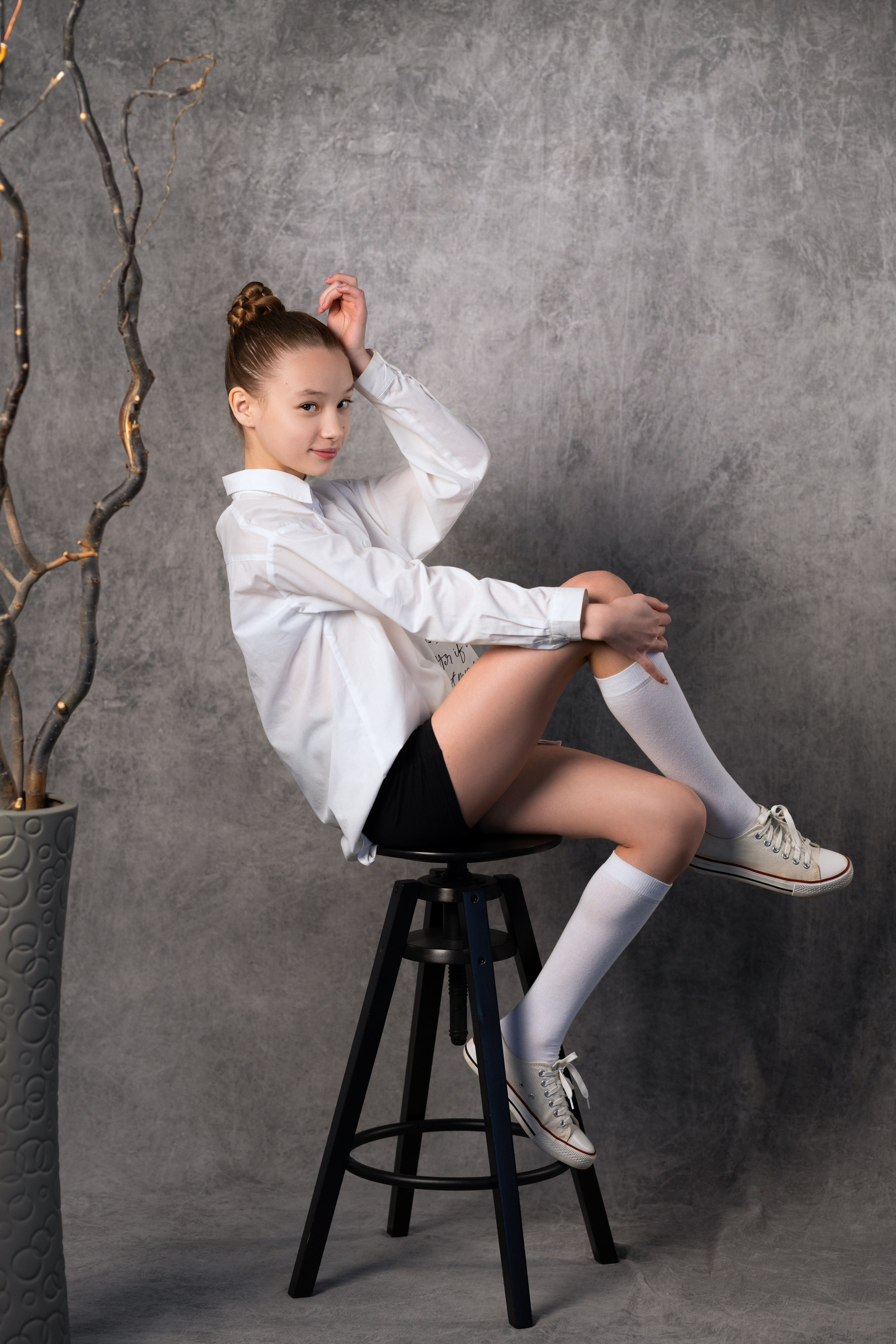 Адель. Девочка в шортах