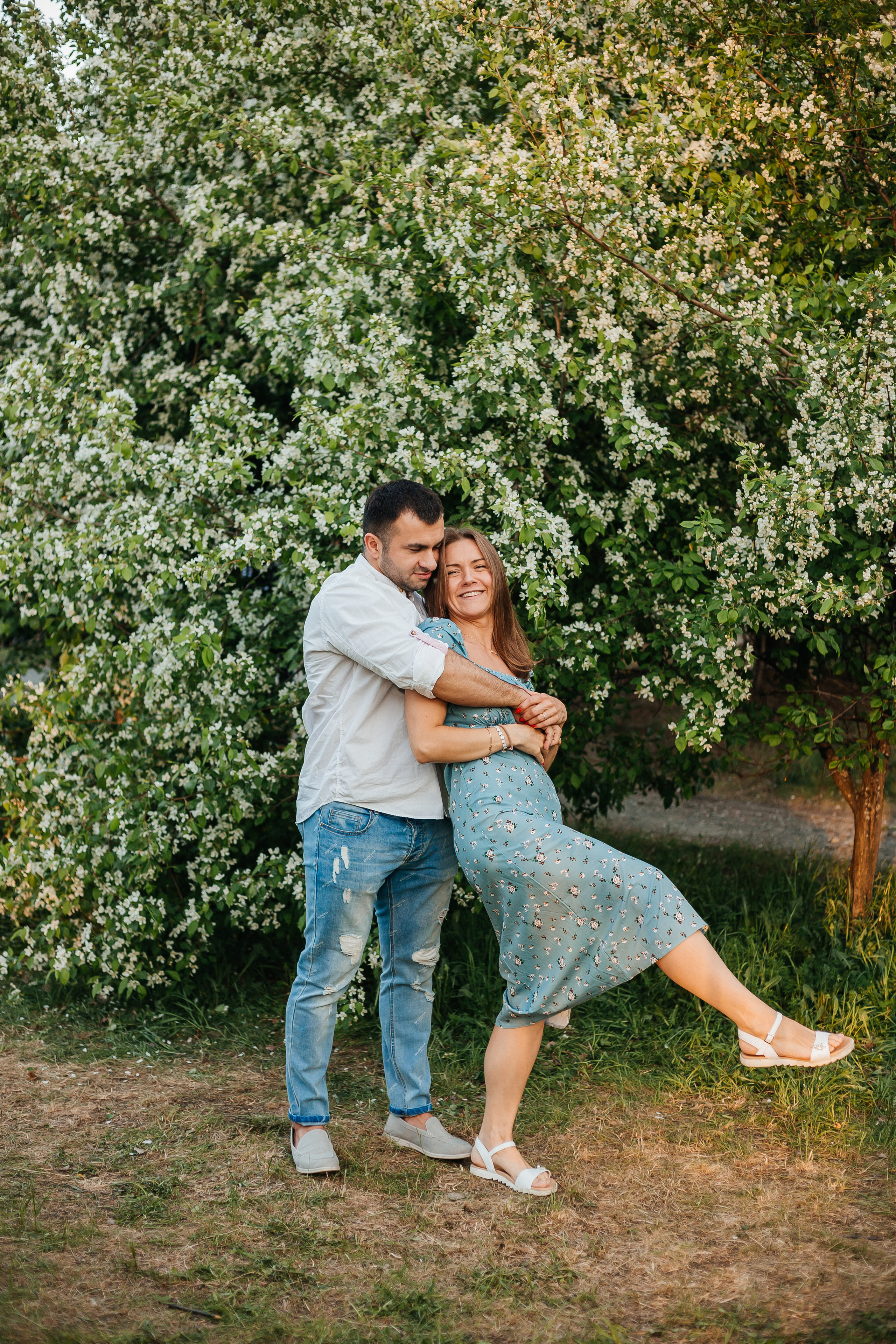 Семейная фотосессия в цветении. Фотограф Мария Новоселова. Сургут