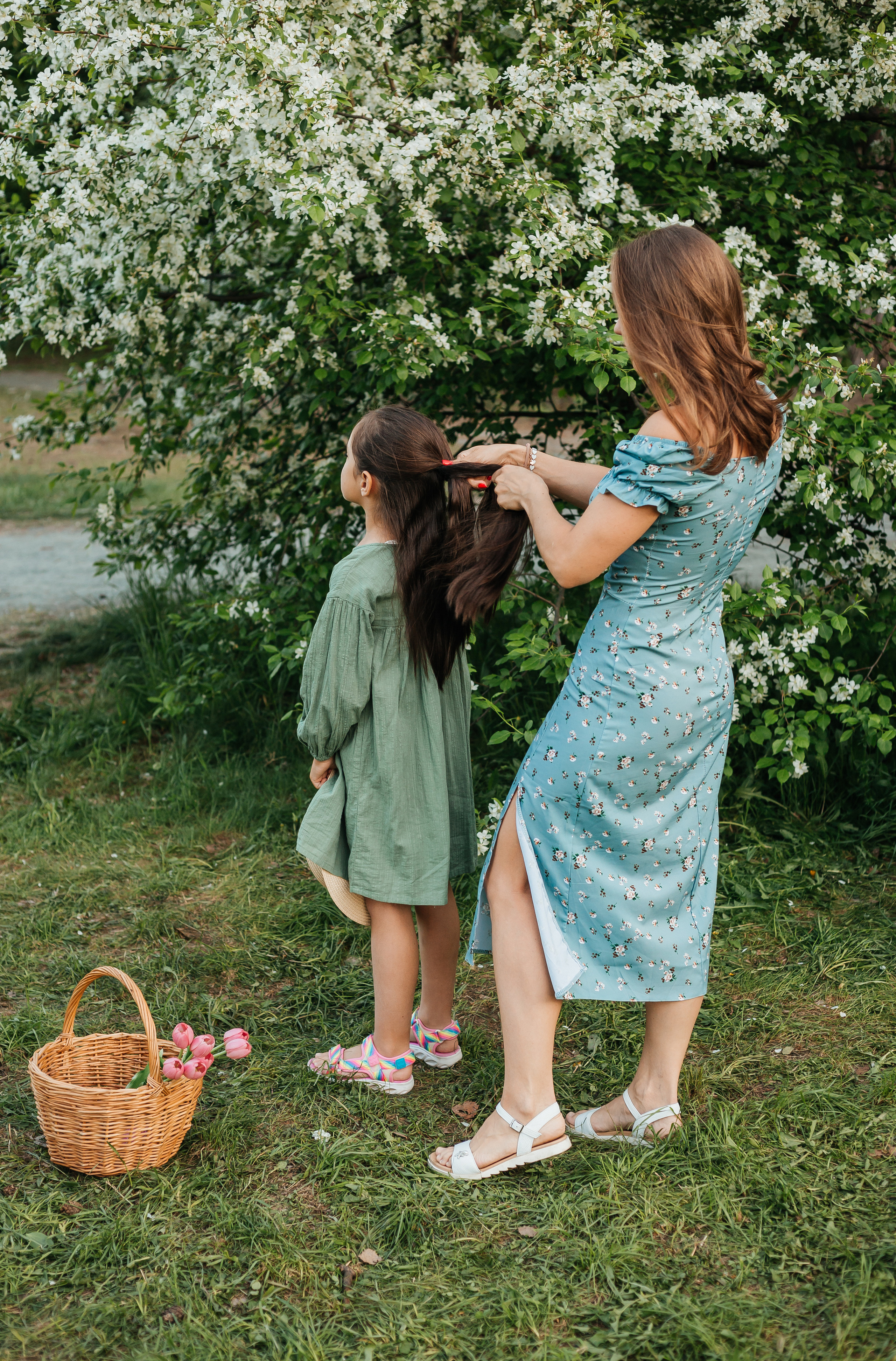 Семейная фотосессия в цветении. Фотограф Мария Новоселова. Сургут