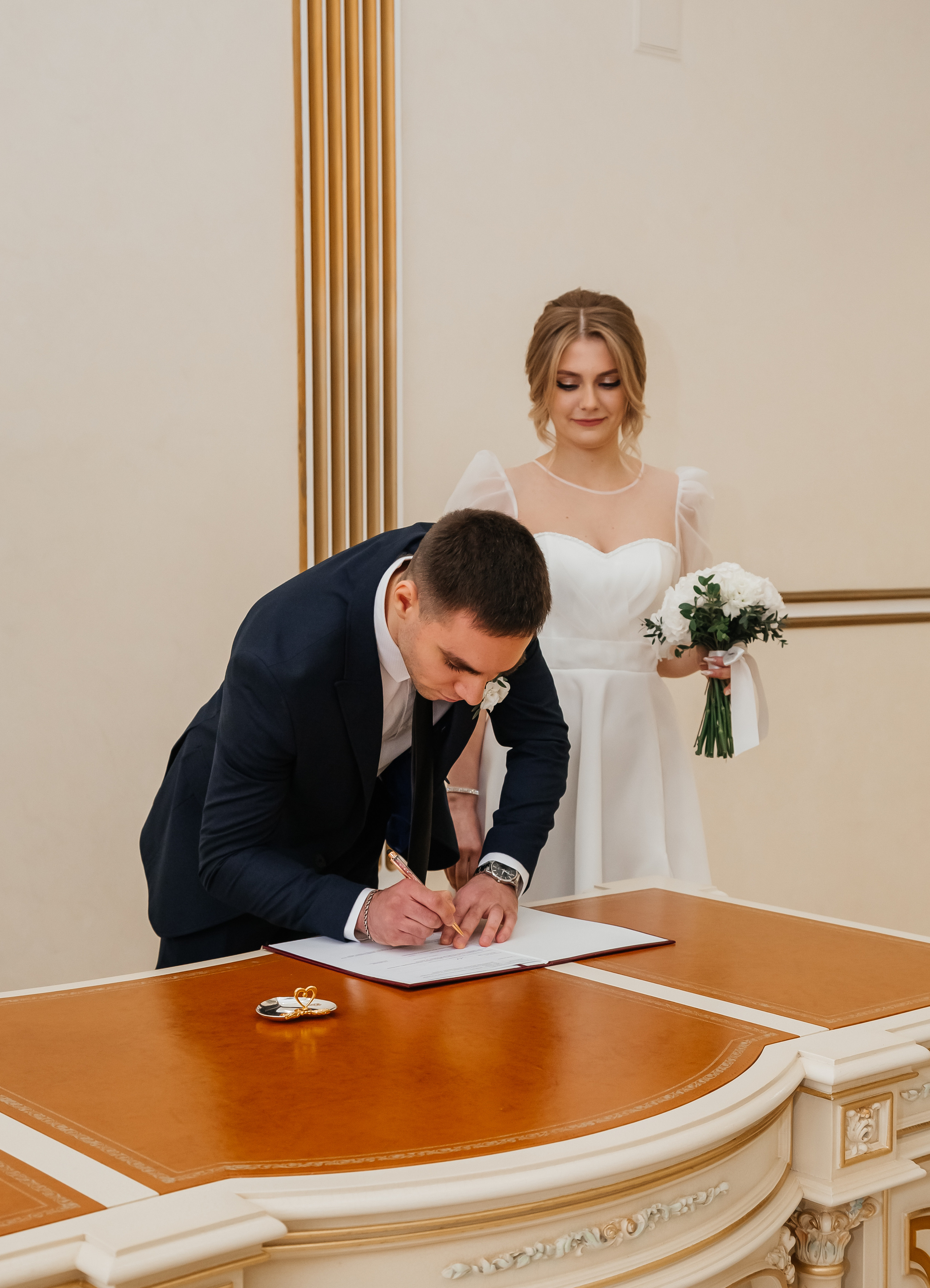 Александр и Александра. Загс и прогулка. Фотограф Мария Новоселова. Сургут