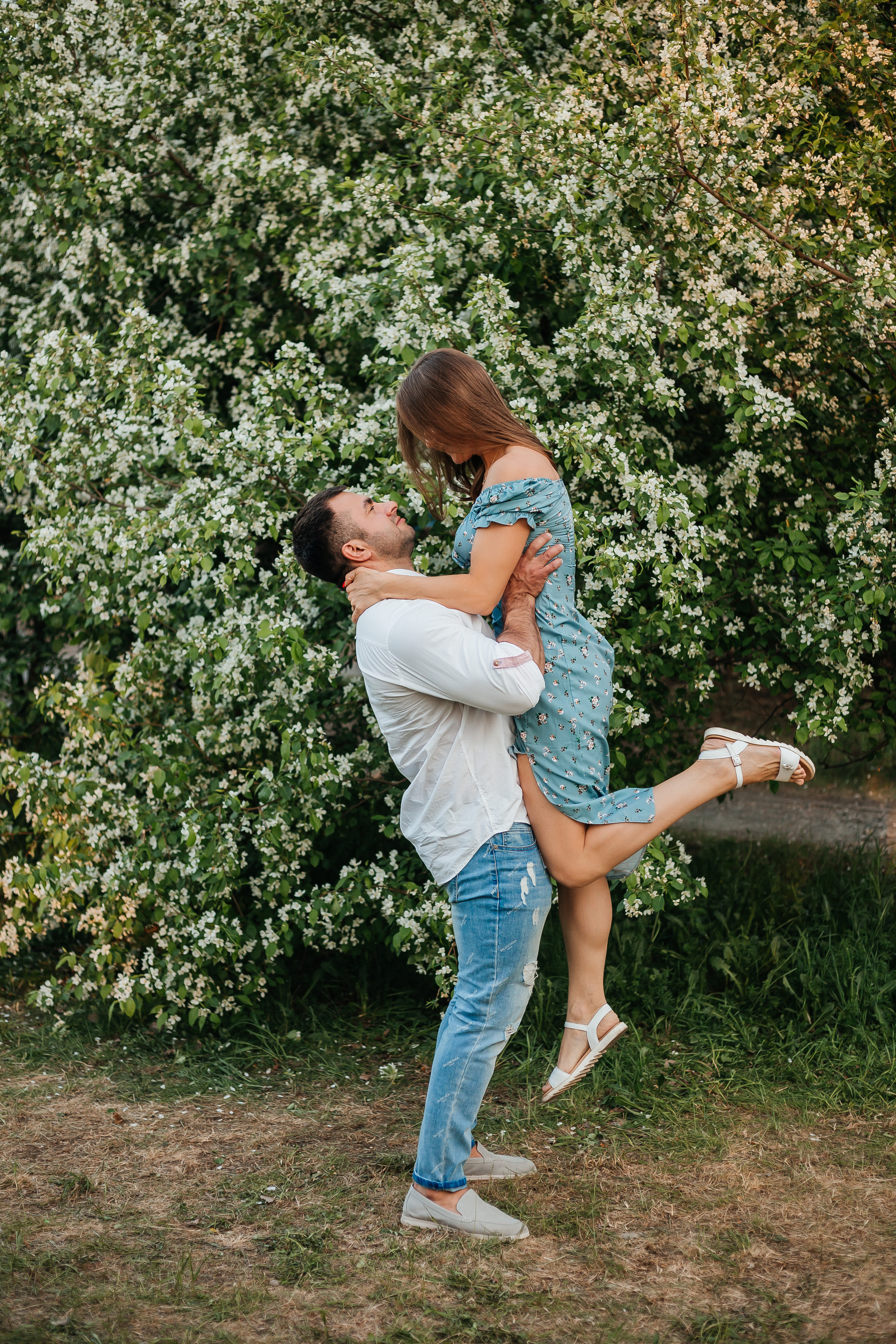 Семейная фотосессия в цветении. Фотограф Мария Новоселова. Сургут