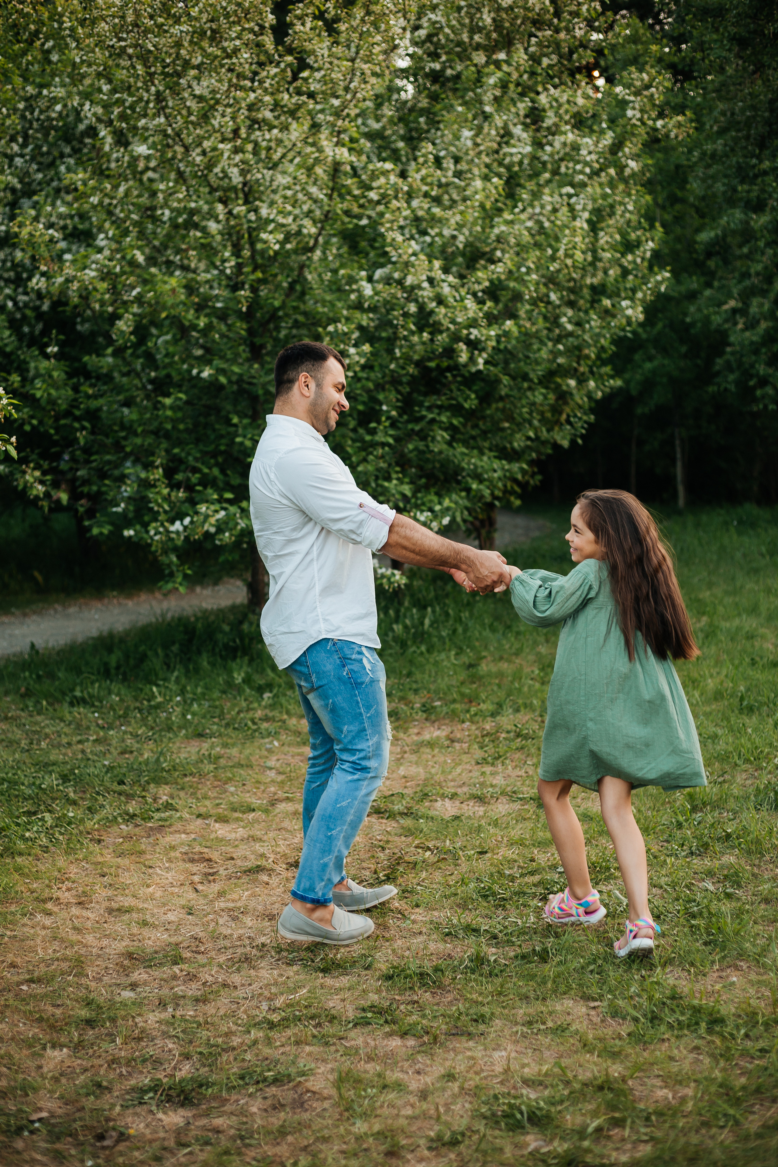 Семейная фотосессия в цветении. Фотограф Мария Новоселова. Сургут
