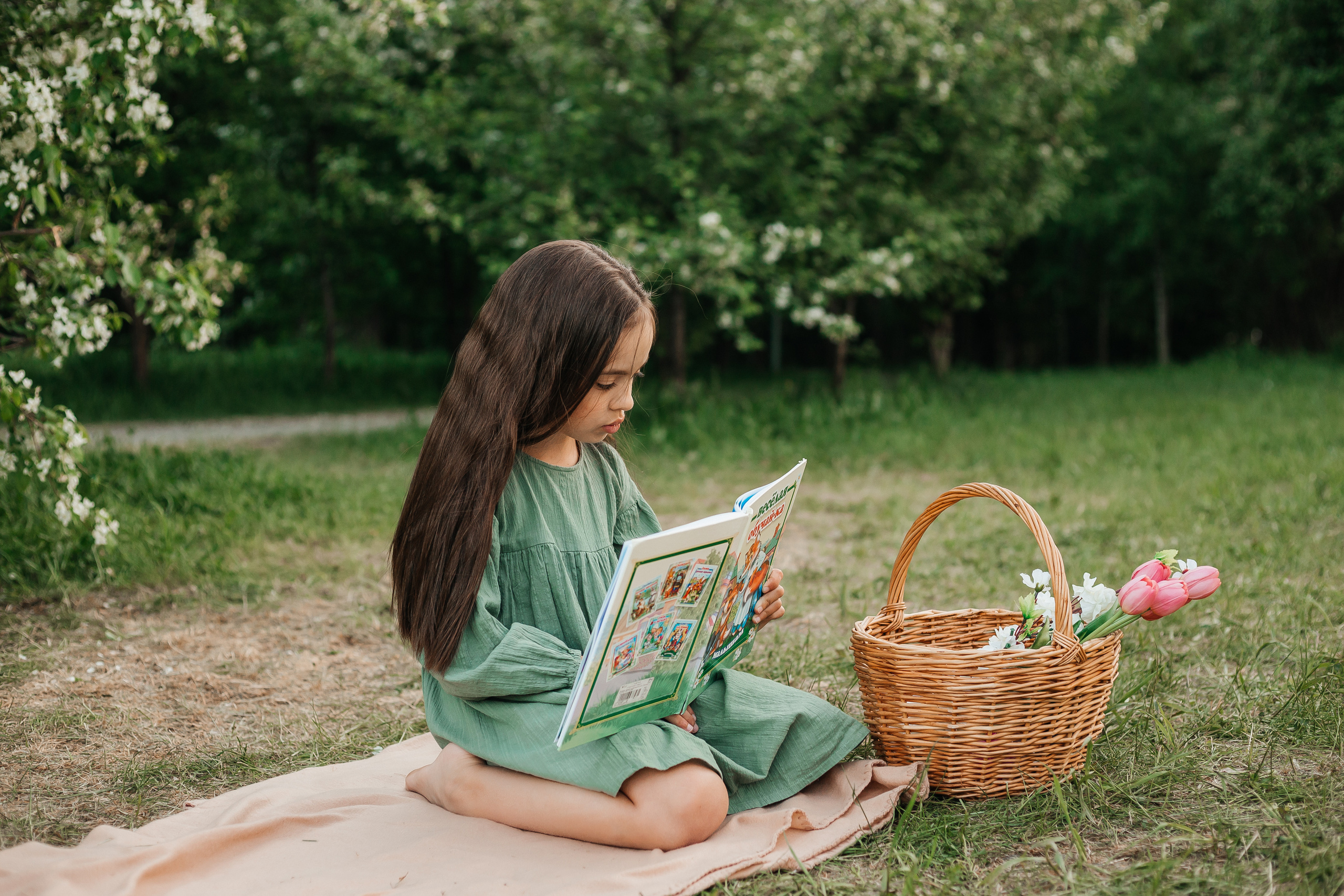 Семейная фотосессия в цветении. Фотограф Мария Новоселова. Сургут