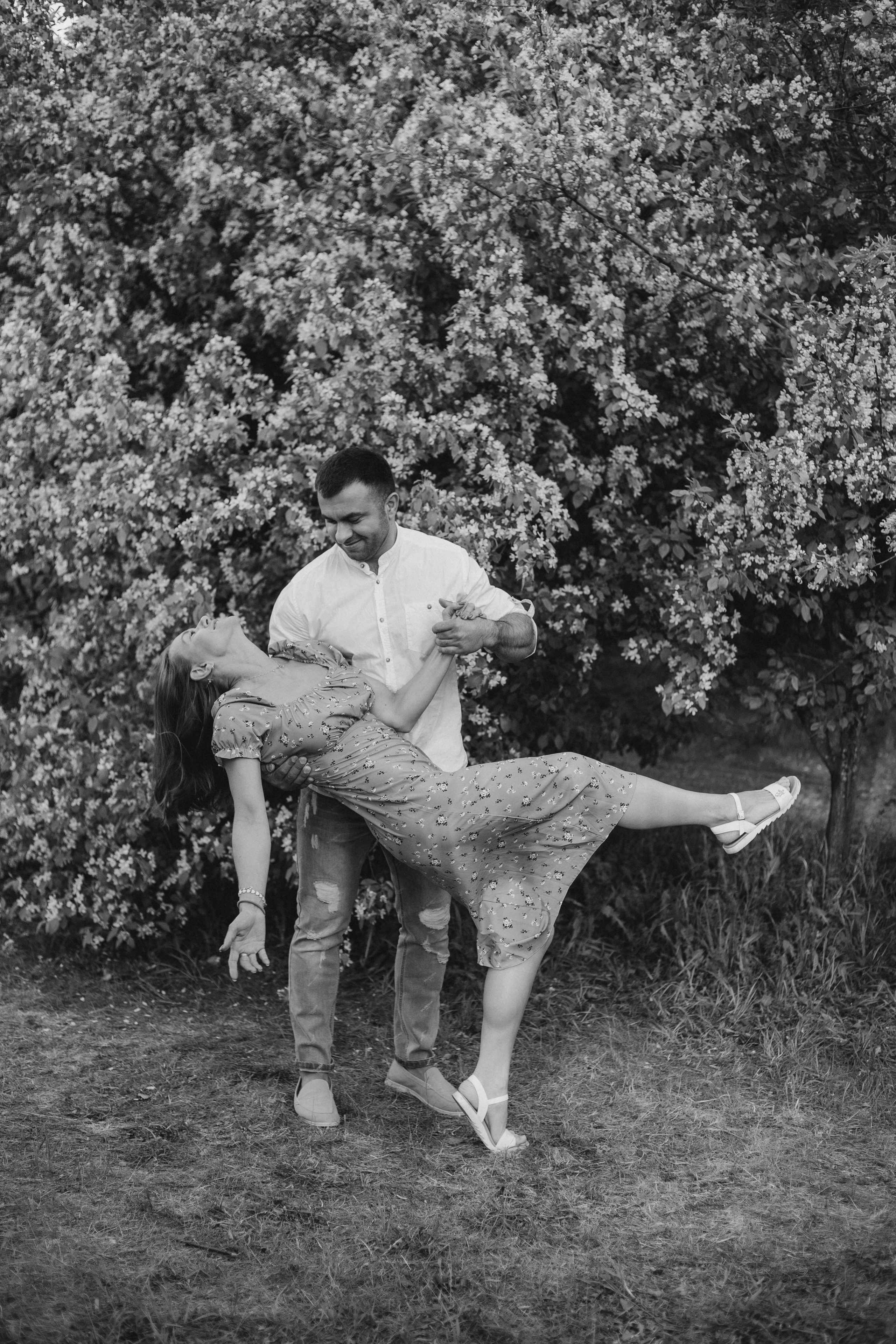 Семейная фотосессия в цветении. Фотограф Мария Новоселова. Сургут