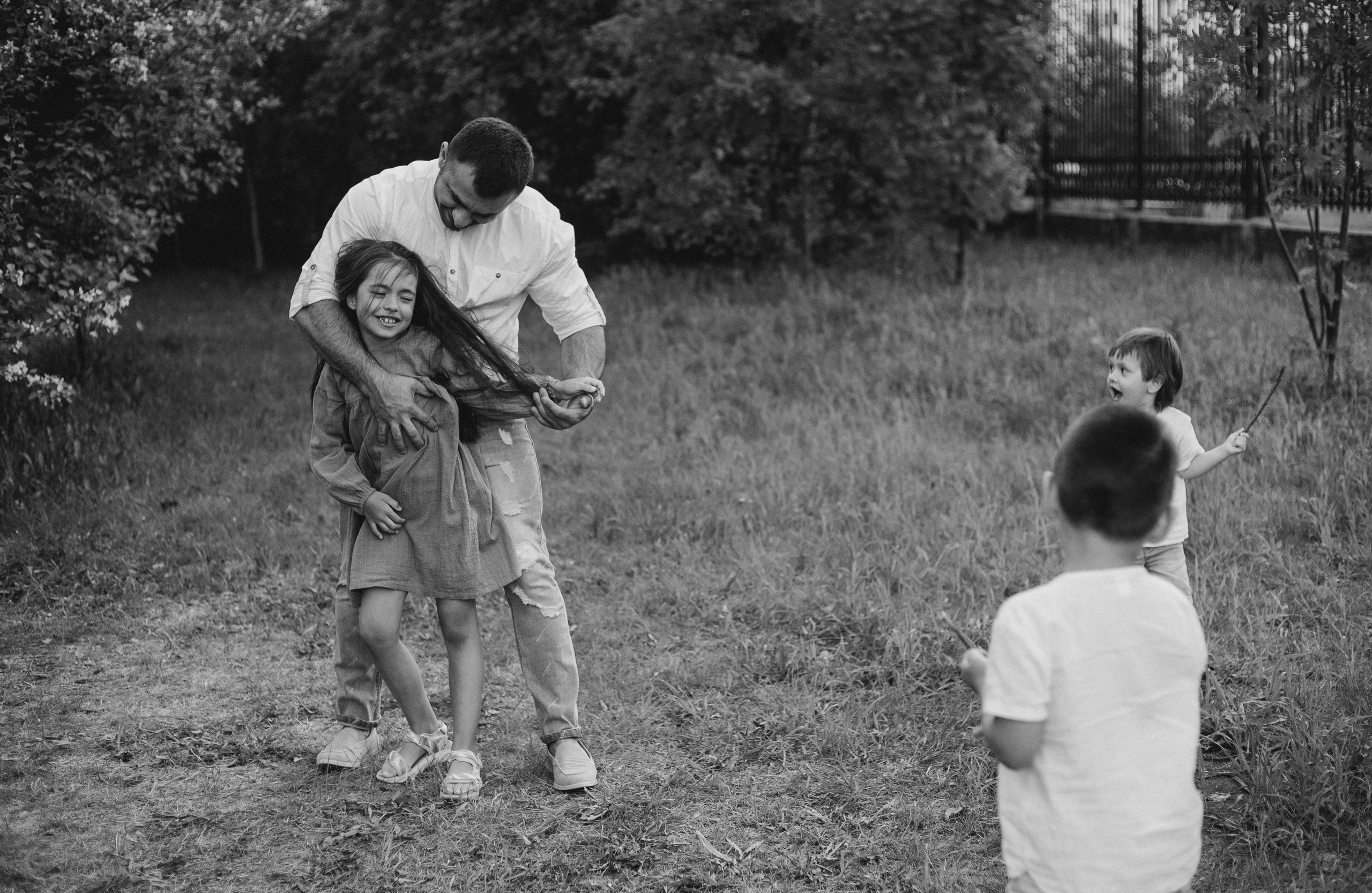 Семейная фотосессия в цветении. Фотограф Мария Новоселова. Сургут