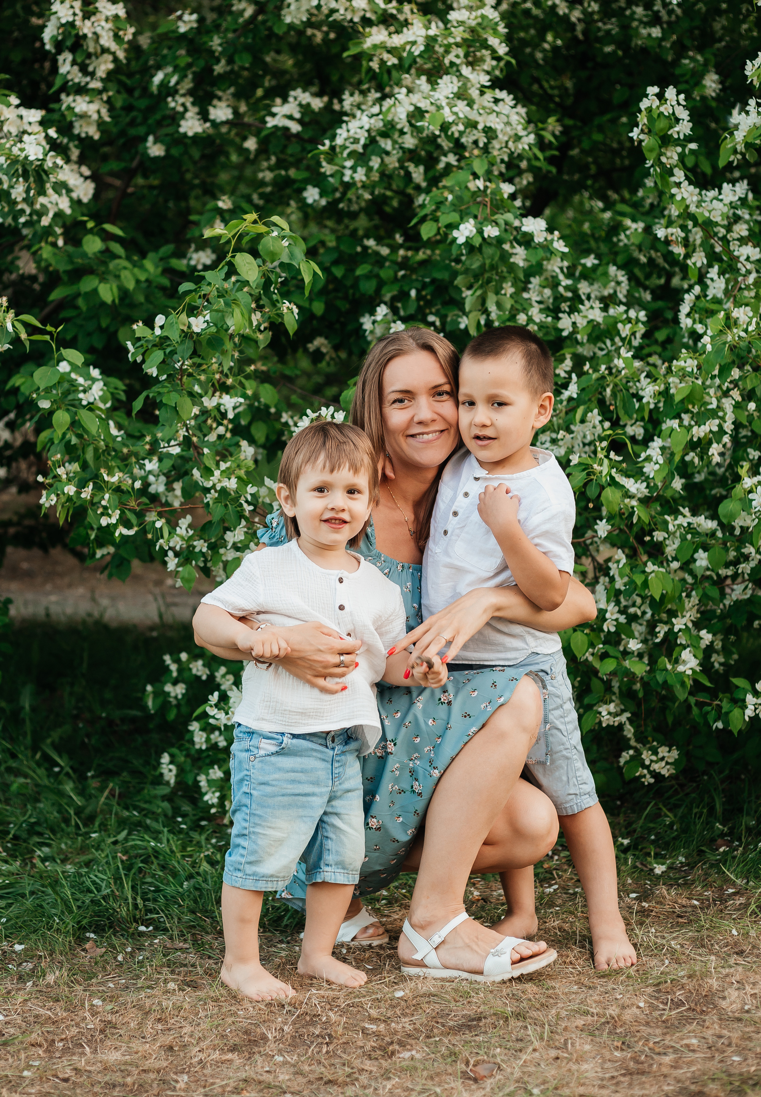 Семейная фотосессия в цветении. Фотограф Мария Новоселова. Сургут