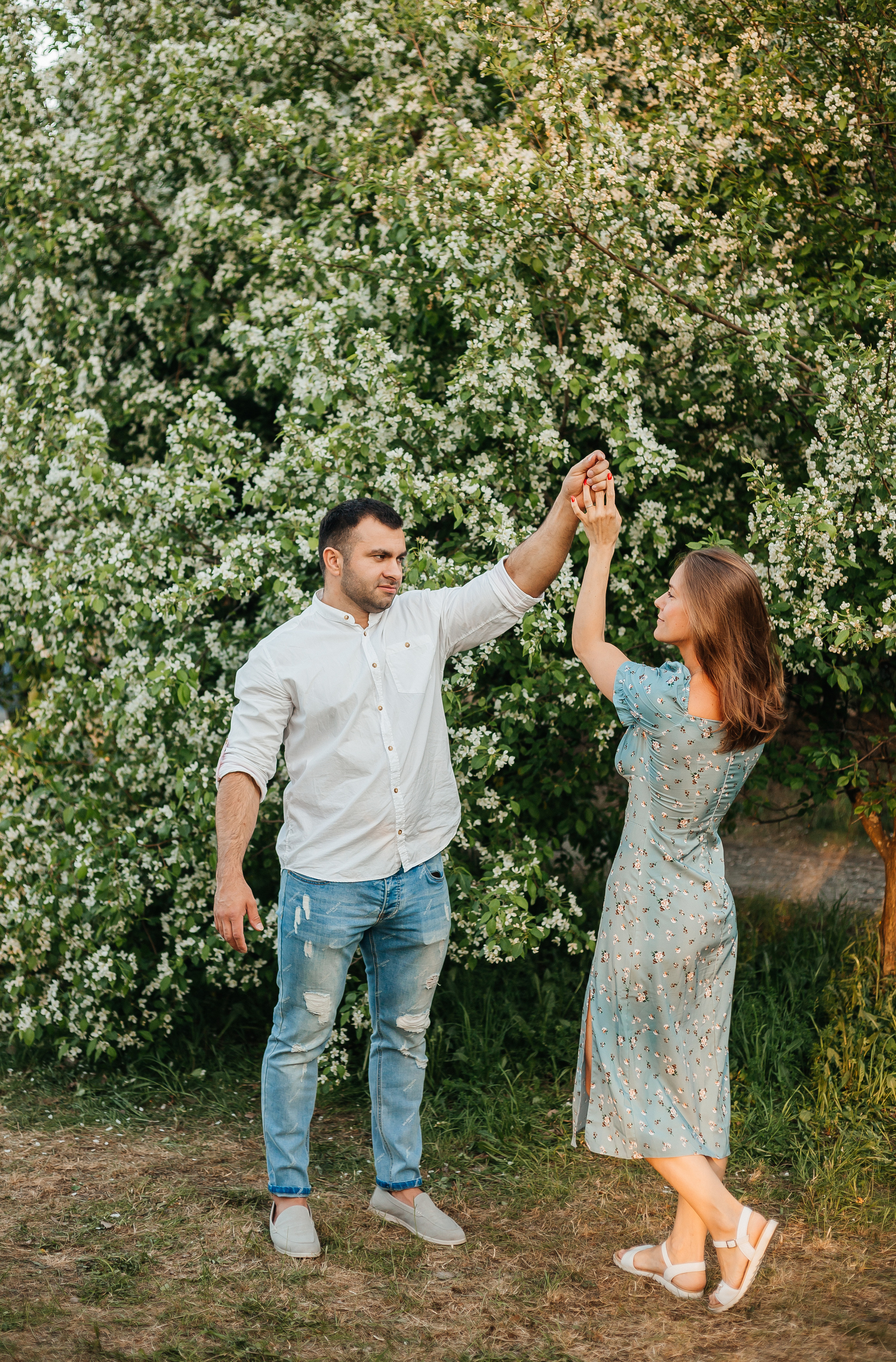 Семейная фотосессия в цветении. Фотограф Мария Новоселова. Сургут