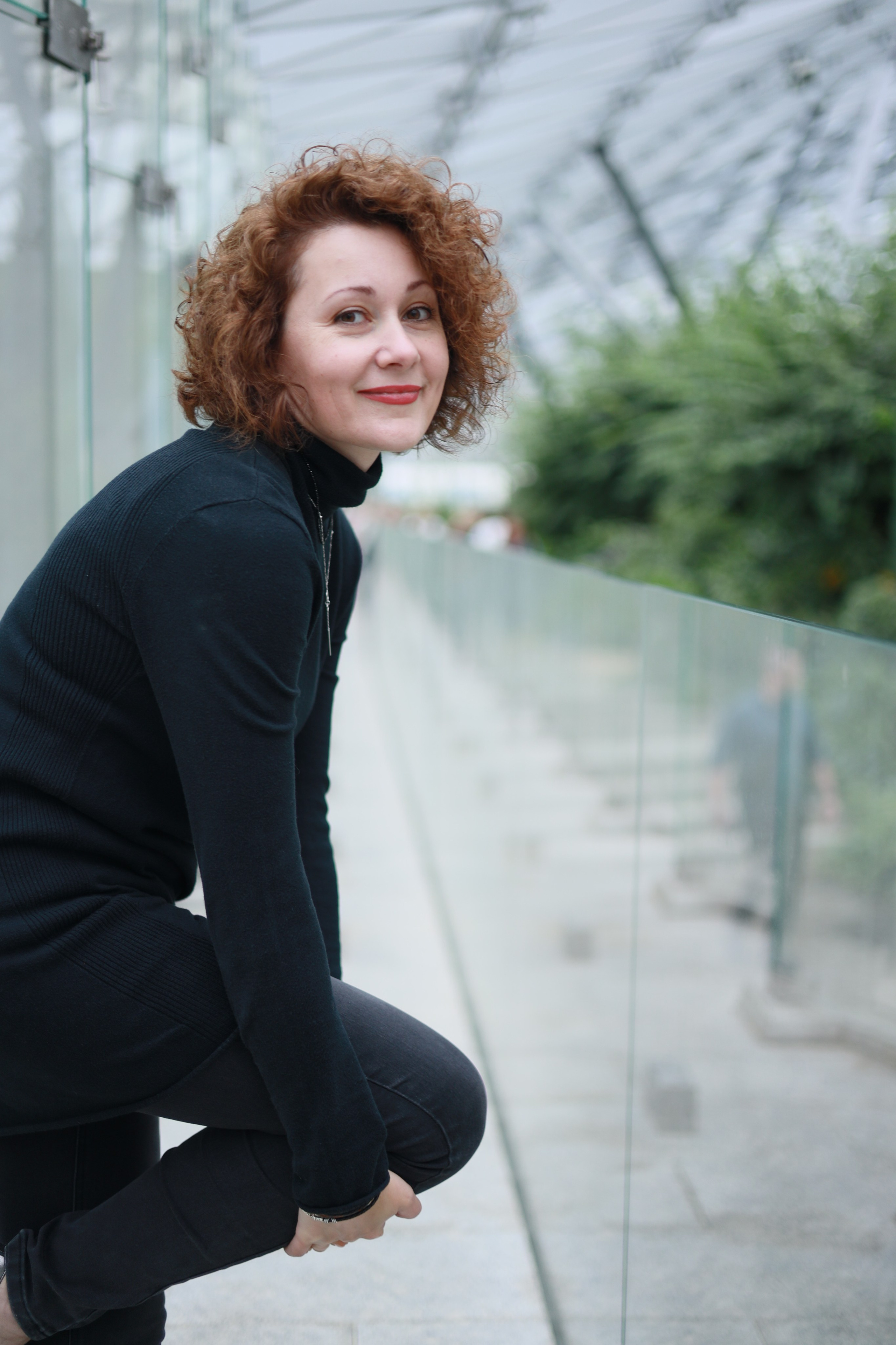 Larisa walking in the park. Family, portrait, content photo in Costa Rica Evgeniya Besprozvannykh