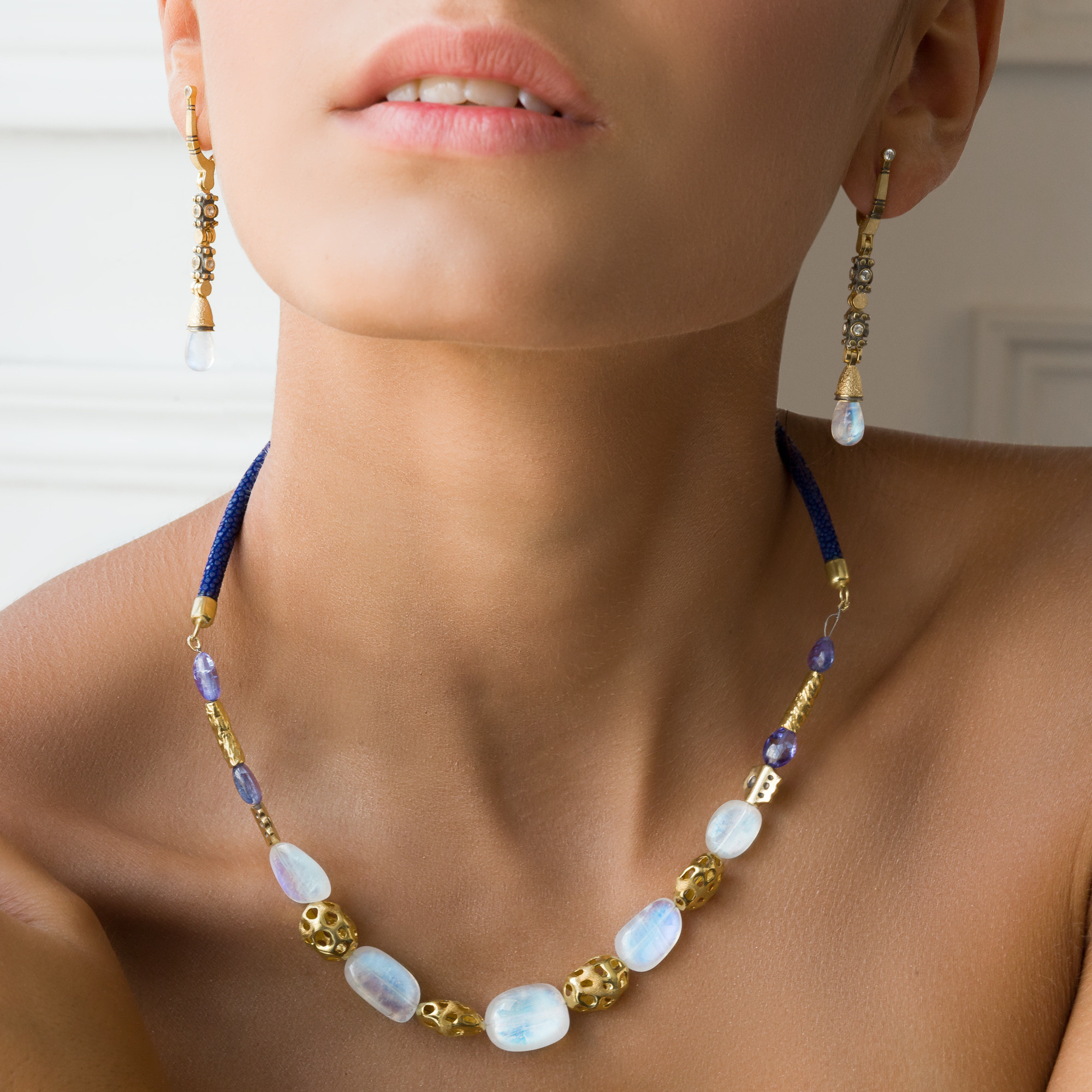 IRStudio: фотосъемка ювелирных украшений на моделях. Рекламный и предметный фотограф Марченков Антон