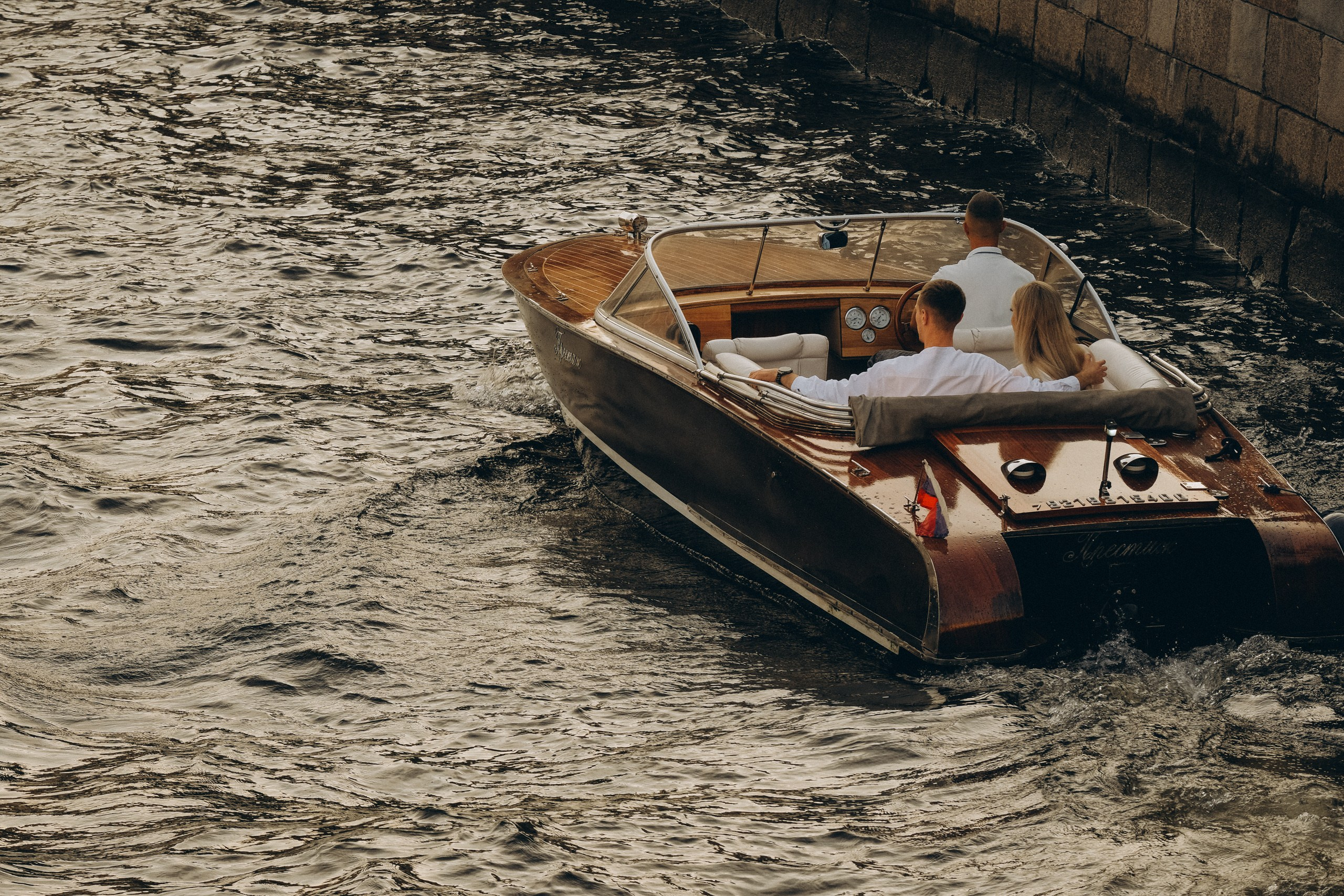 СВАДЕНБНАЯ СЬЕМКА НА КАТЕРЕ ПО КАНАЛАМ САНКТ-ПЕТЕРБУРГА И В АКВАТОРИИ НЕВЫ. Профессиональный фотограф, Санкт-Петербург — Виктория Богомолова