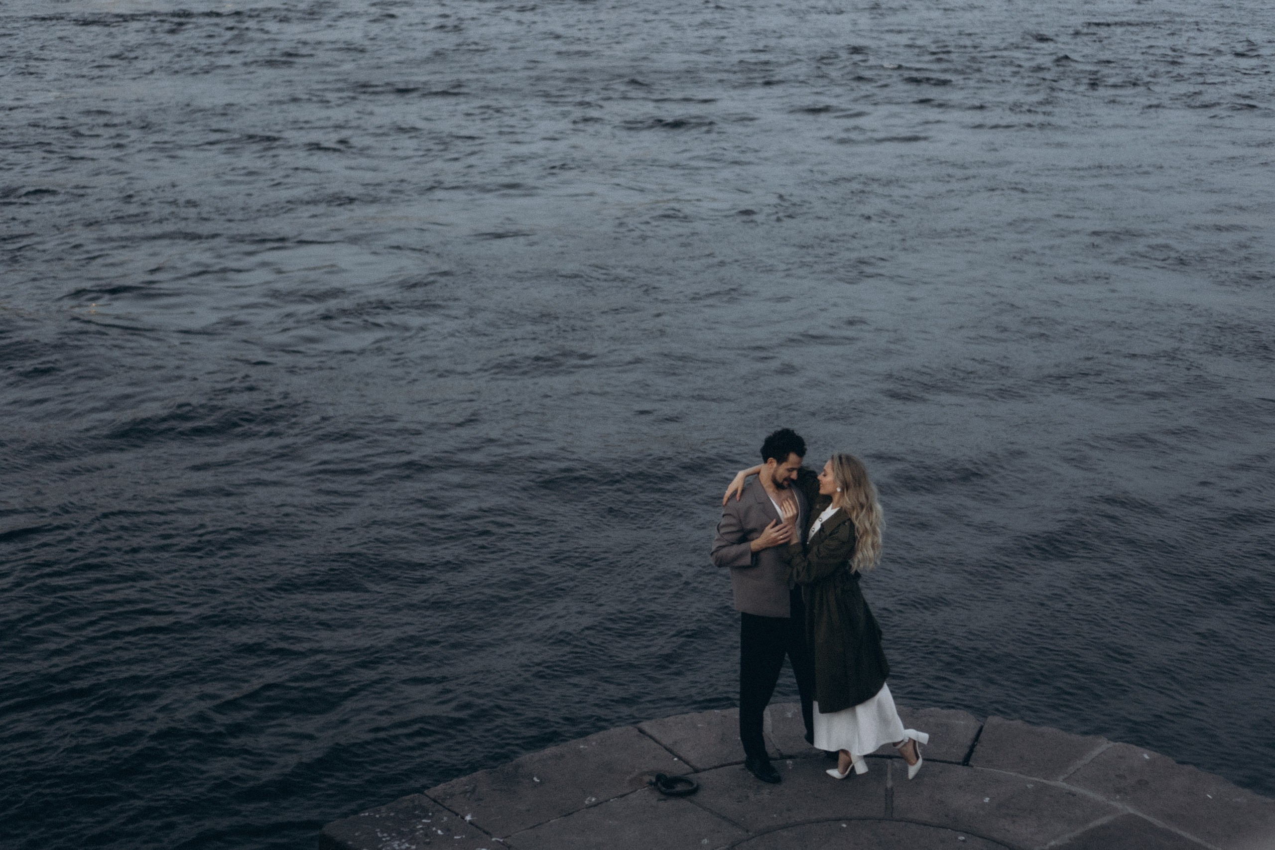 СВАДЕБНАЯ СЬЕМКА ПАРЫ НА РАССВЕТЕ В БЕЛЫЕ НОЧИ И ПРОГУЛКА С РАЗВОДНЫМИ МОСТАМИ И ПИКНИК ВОЗЛЕ ИСАКИЕВСКОГО СОБОРА. Профессиональный фотограф, Санкт-Петербург — Виктория Богомолова