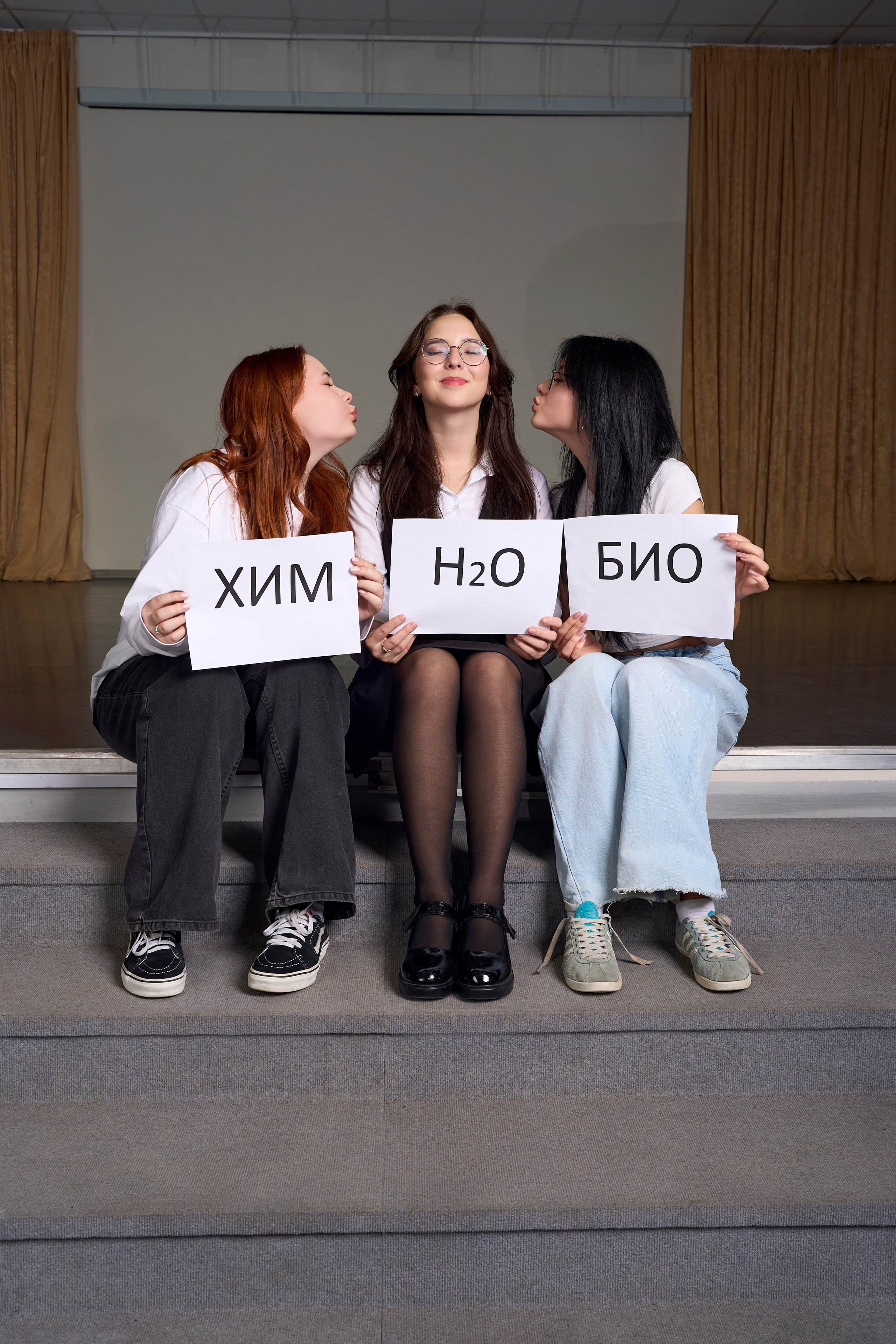 Выпускной альбом 9–11 класс в Москве и МО — примеры и стоимость