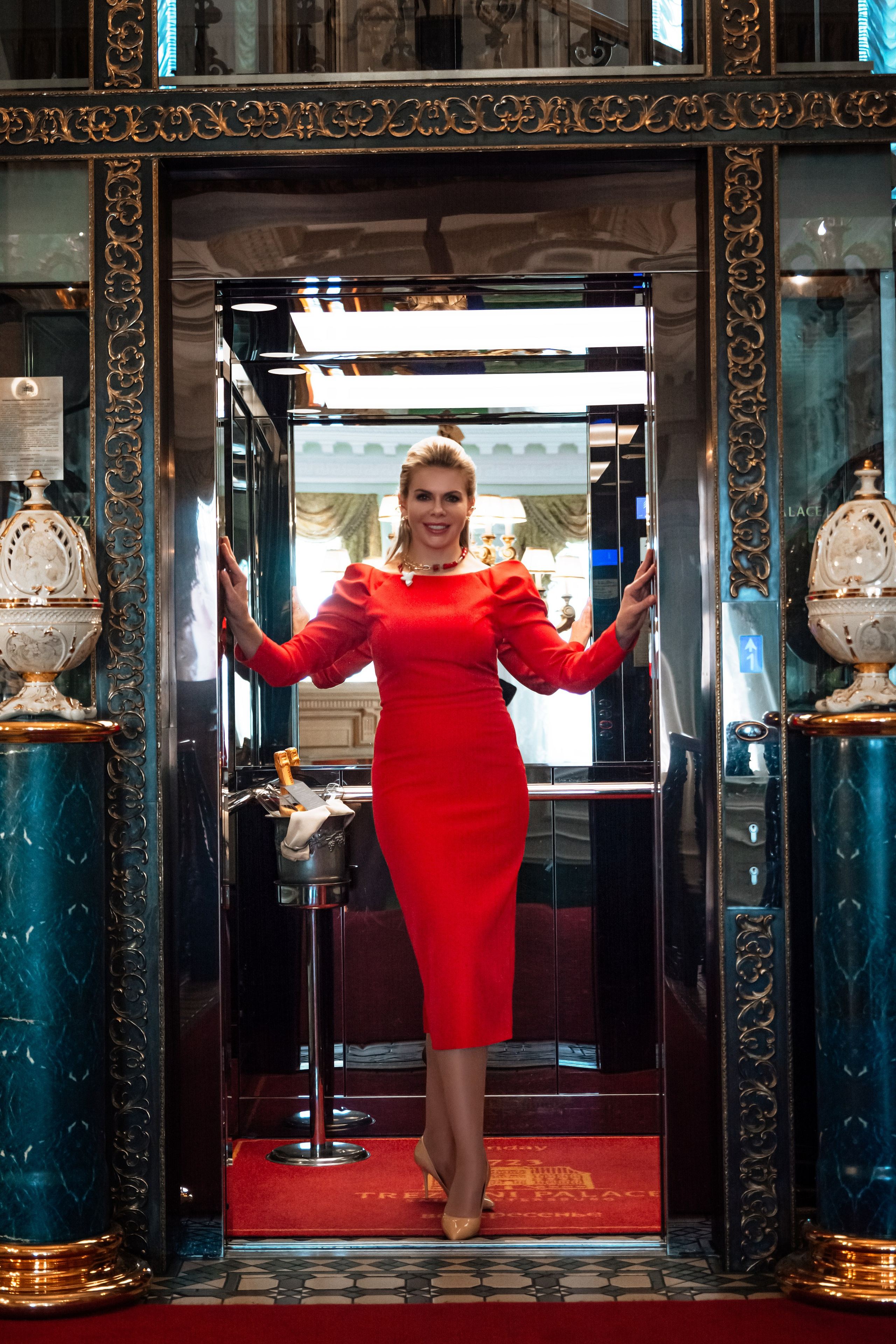 Фотосессия Миссис Бизнес СПб в отеле «Трезини». Портретный фотограф в Санкт-Петербурге Дмитриева Наталия