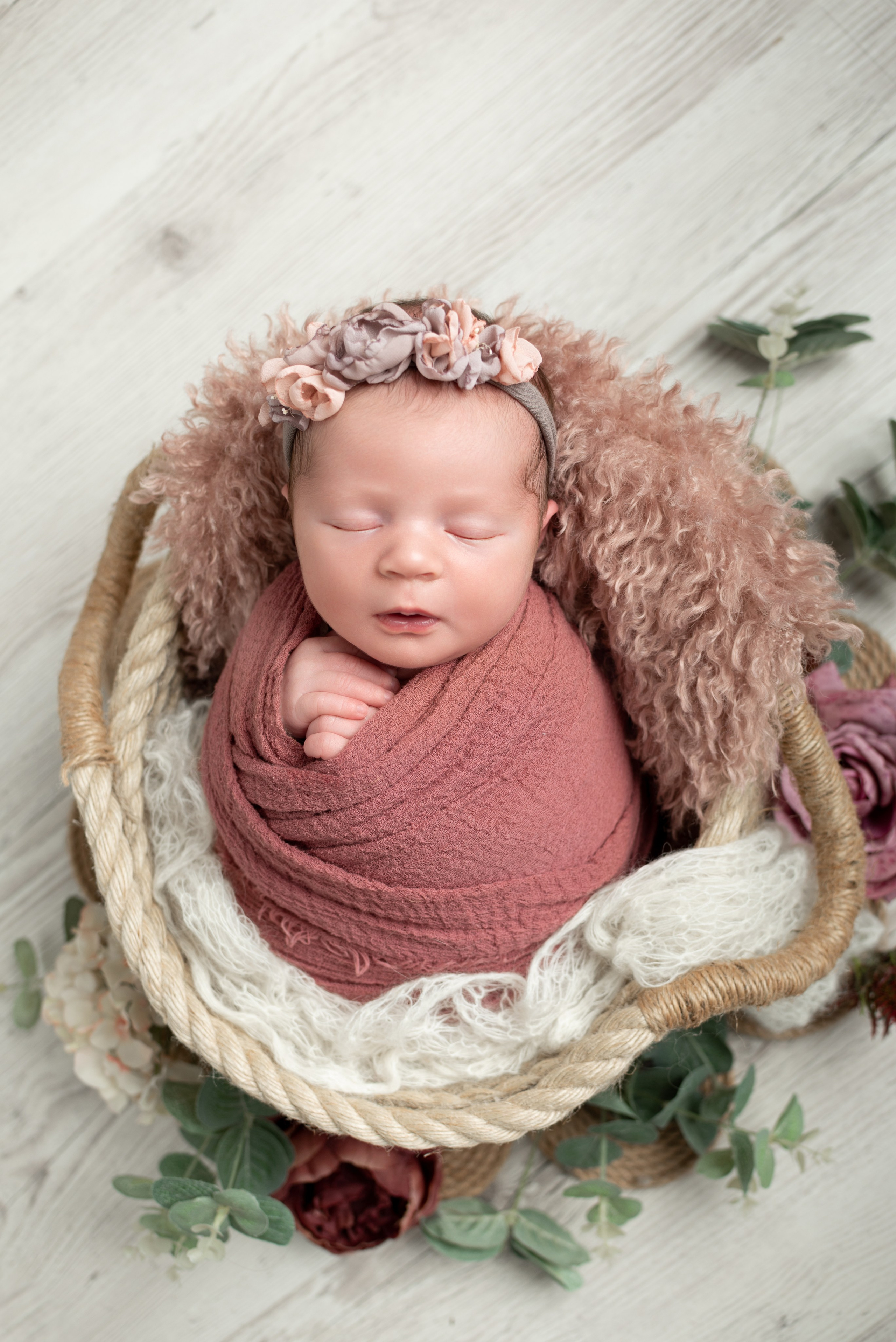 Ньюборн пакет Крепыш малышка Маргарита. Фотограф новорожденных в Нижневартовске Лара Курдюкова