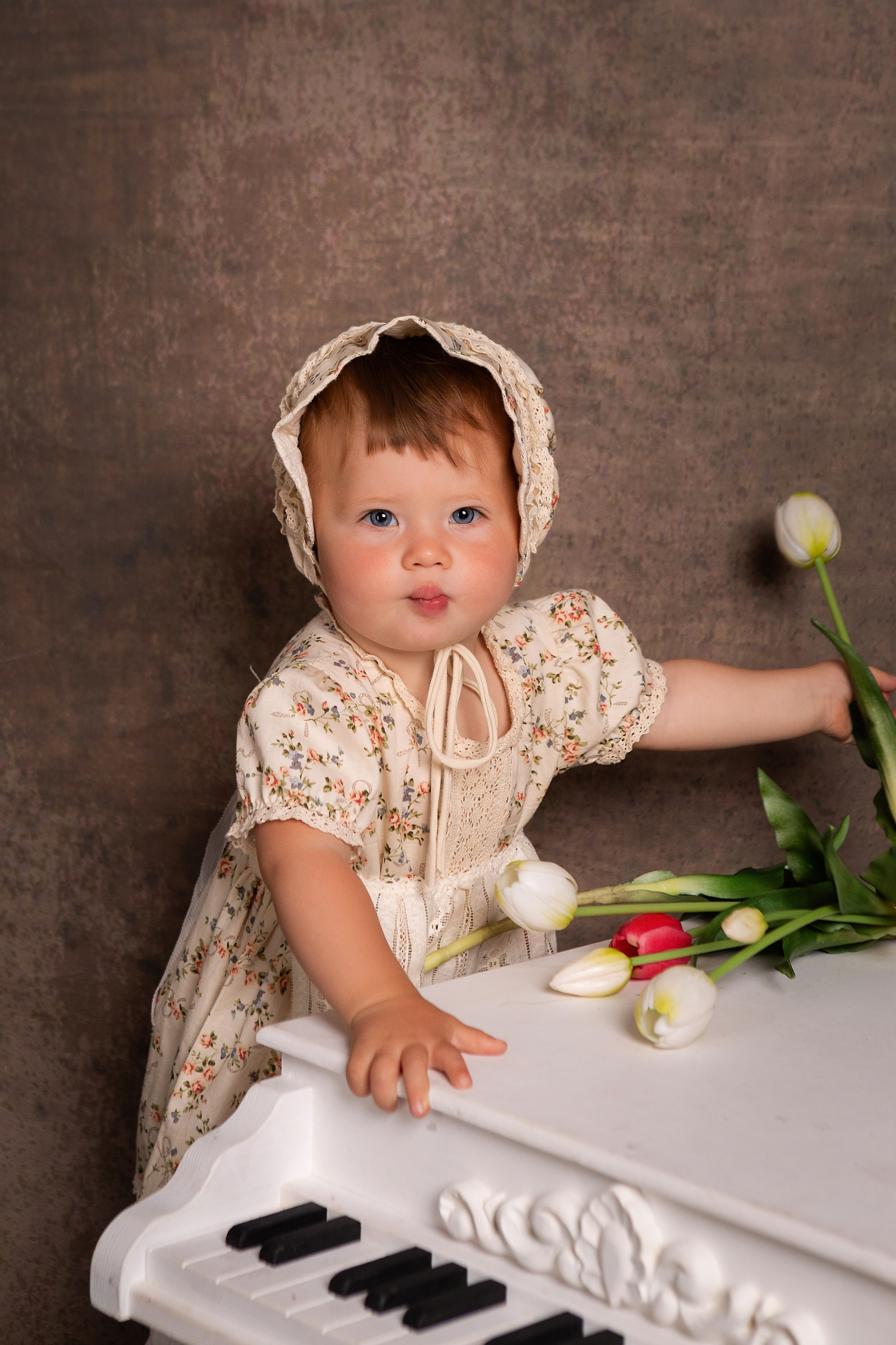 Фотозона с роялем. ФОТОГРАФ НА ГОДИК, БЕРЕМЕННОСТИ, НОВОРОЖДЕННЫХ, КРЕЩЕНИЯ МОСКВА