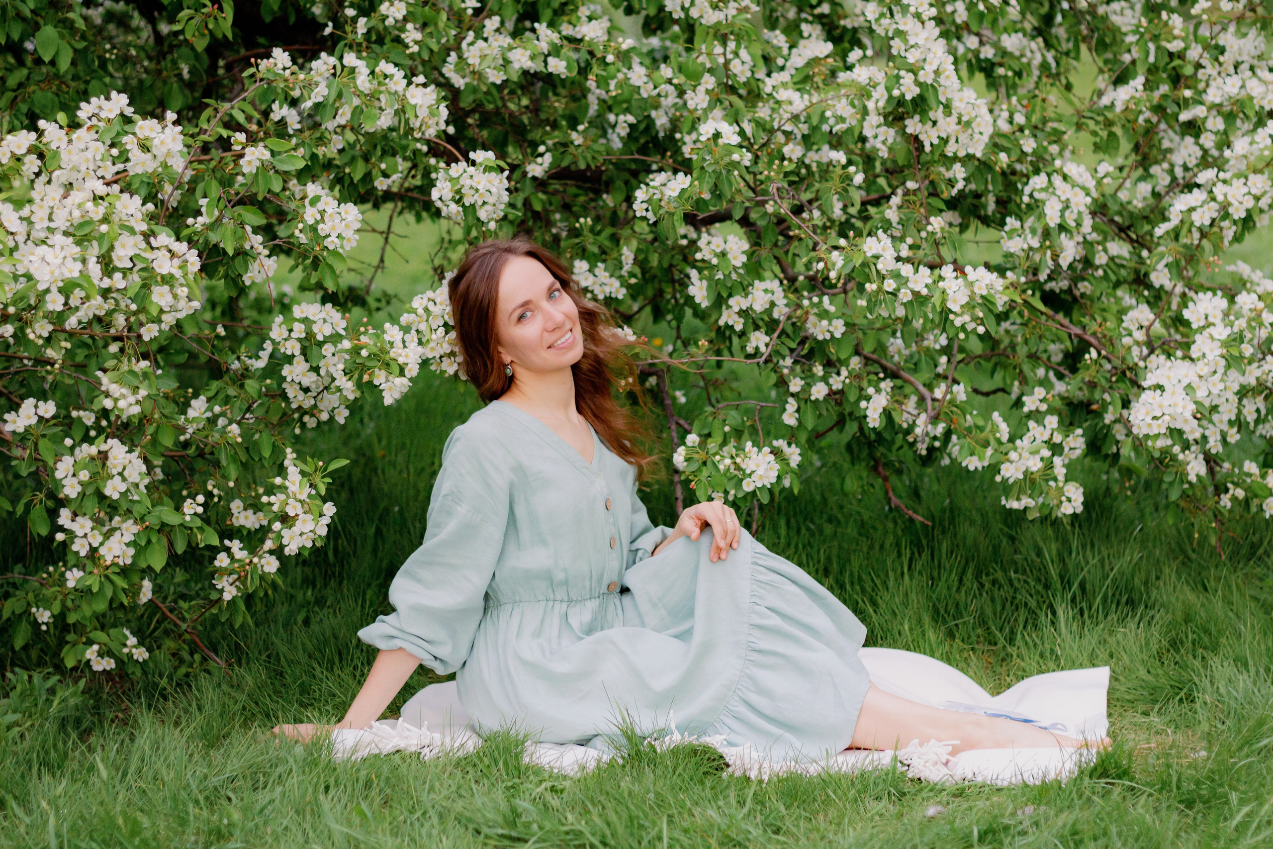 Фотосессия с цветущими яблонями, Екатеринбург. Фотопрогулка. Фотограф в Екатеринбурге Пойгина Елена