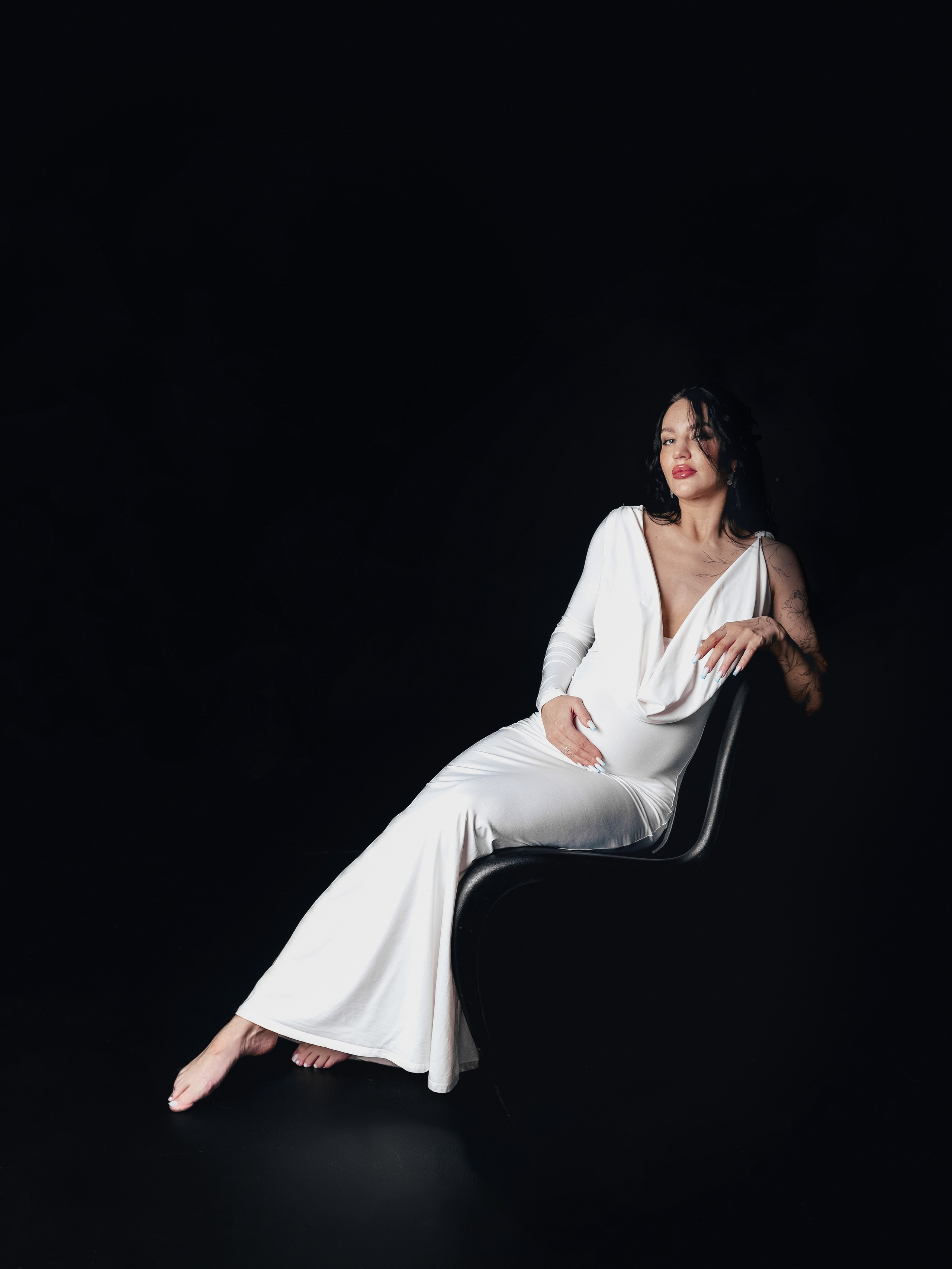 Будущая мама в бархатном платье — модная pregnant photoshoot Москва/Новосибирск