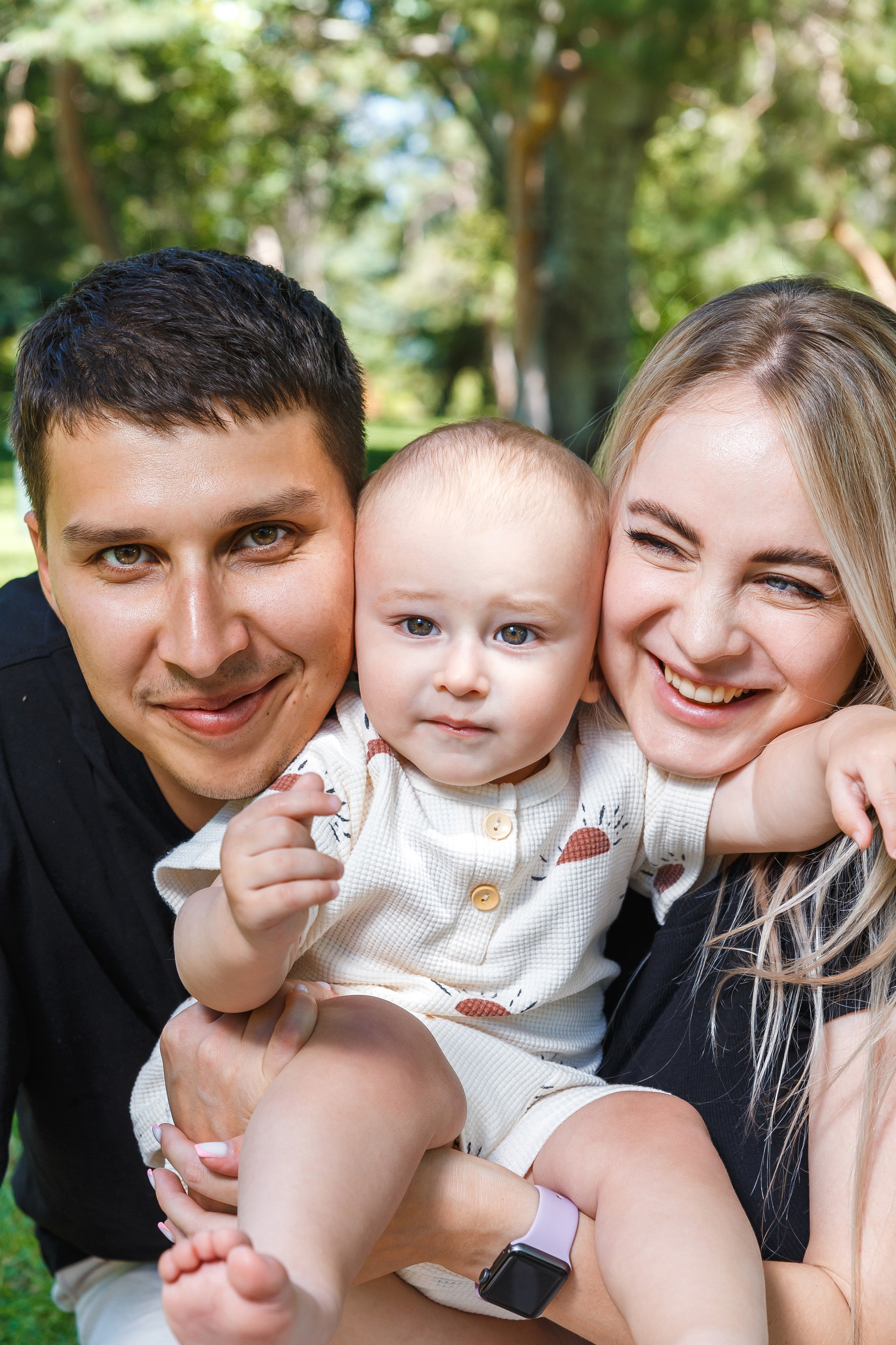 Марку 1 год и он проводит время с родителями в парке. Событийный фотограф Максим Бескоровайновнов