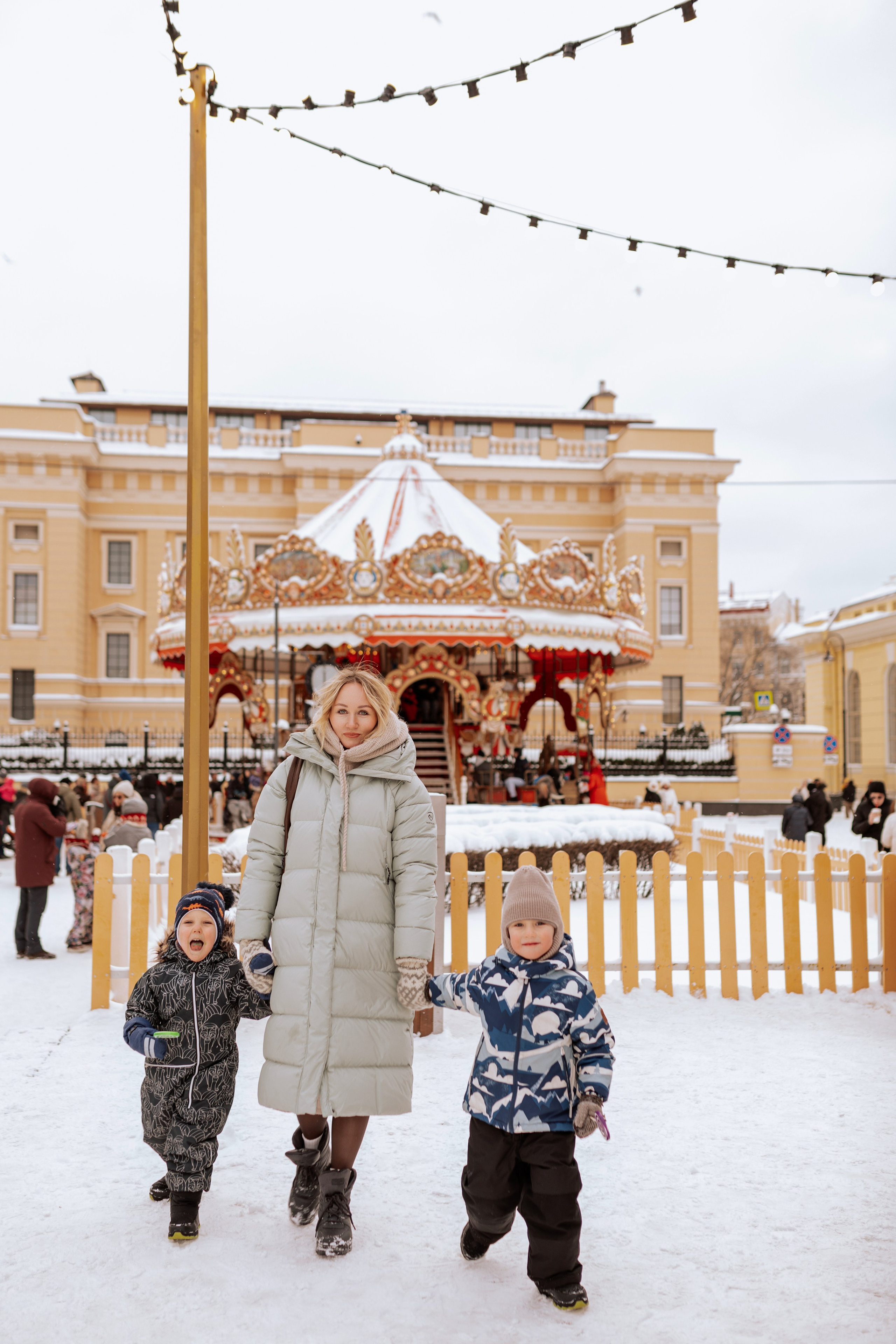 Семейная, Манежная площадь