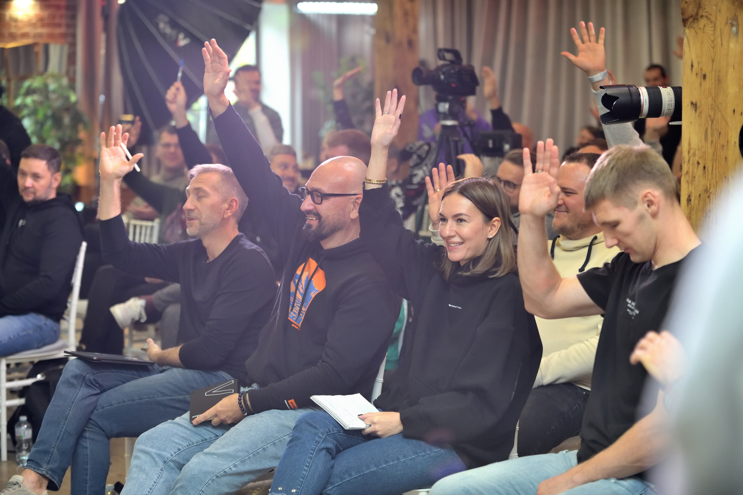 "Люди голосуют на мероприятии Михаила Дашкиева".