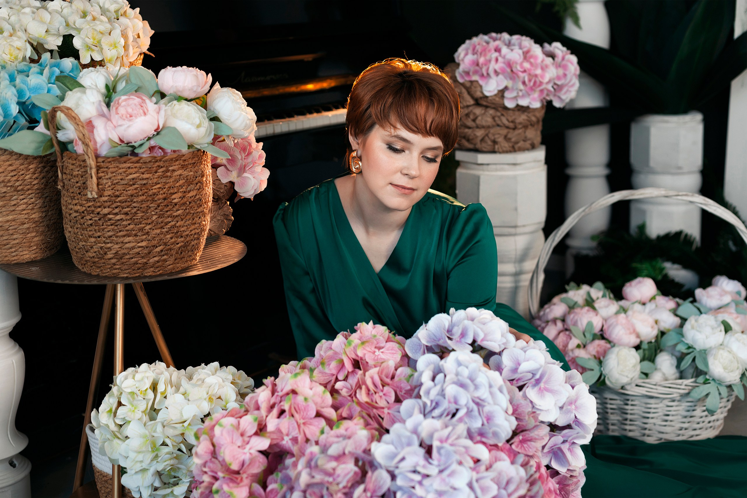 Портрет девушки в цветах - студийный портрет в Ульяновске