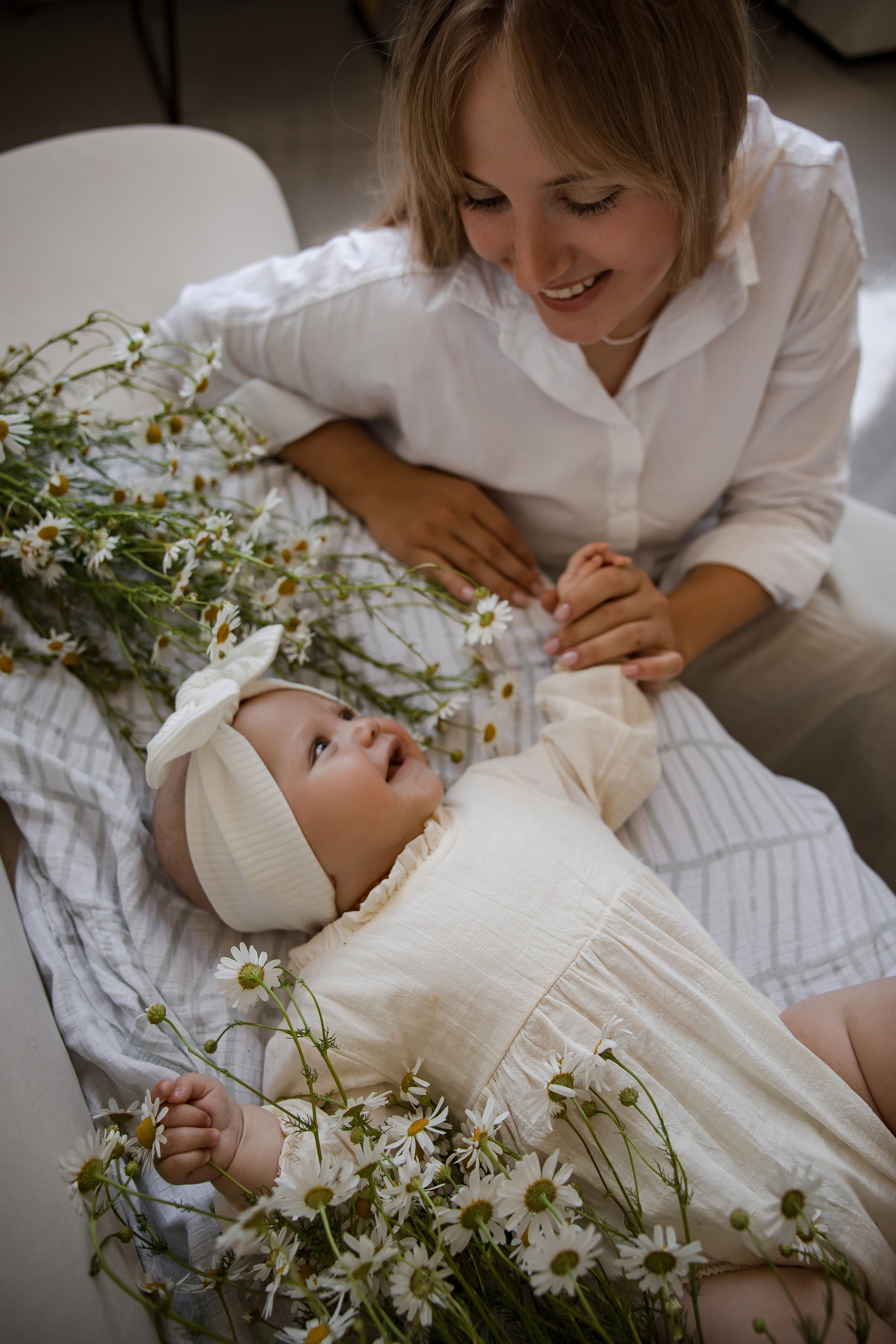 Фотосессия с ромашками мамы и дочки в Тольятти. Свадебный и семейный фотограф в Самаре и Тольятти | Елена Топанцева