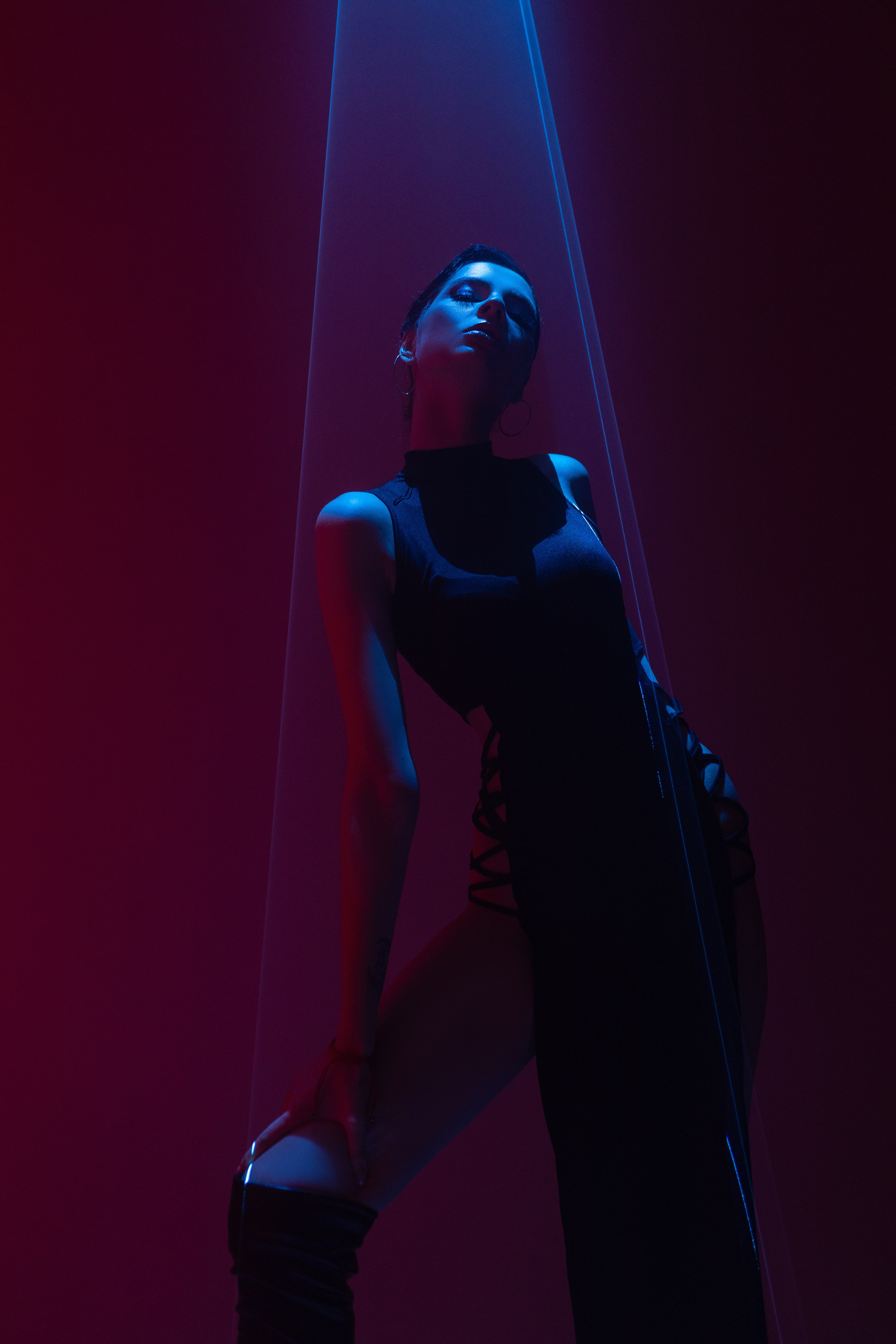 Цветной свет и фигуры. Фотограф Минск