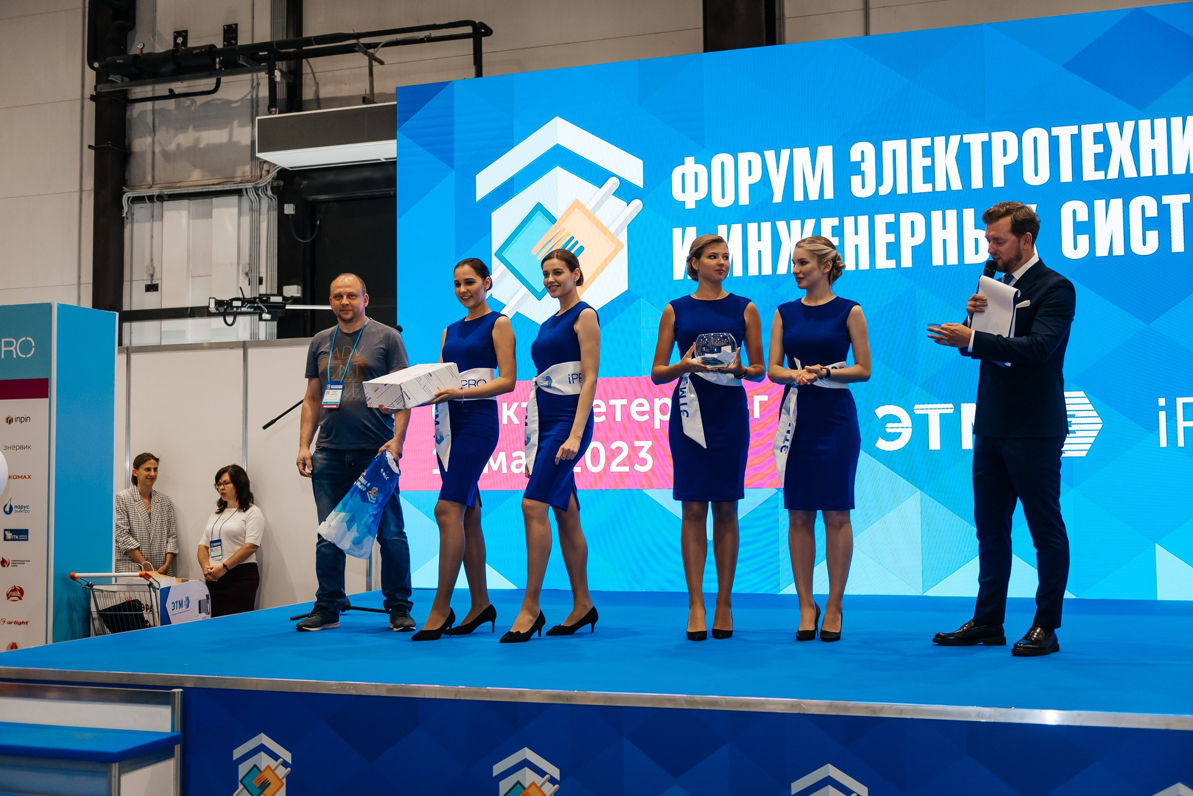 Репортажная съёмка на форуме ЭТМ. Свадебный фотограф в Санкт-Петербурге Венера Ахметова