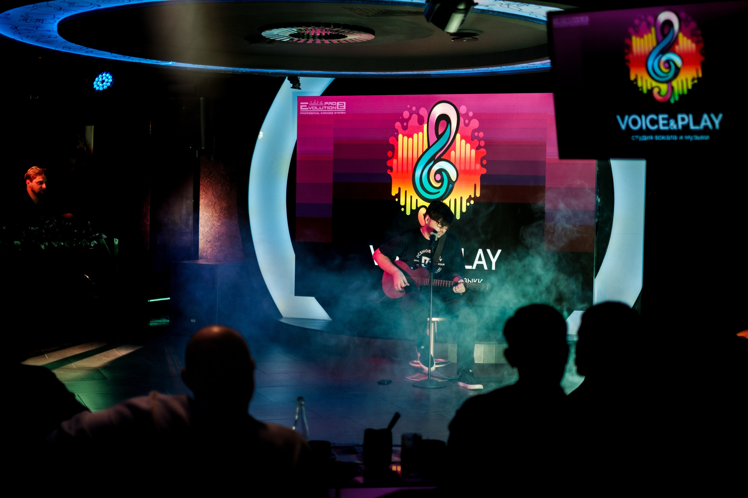 Voice&Play | караоке-бар ГОСТИ. Свадебный и репортажной фотограф Денис Ожигин в Краснодаре и Краснодарском крае