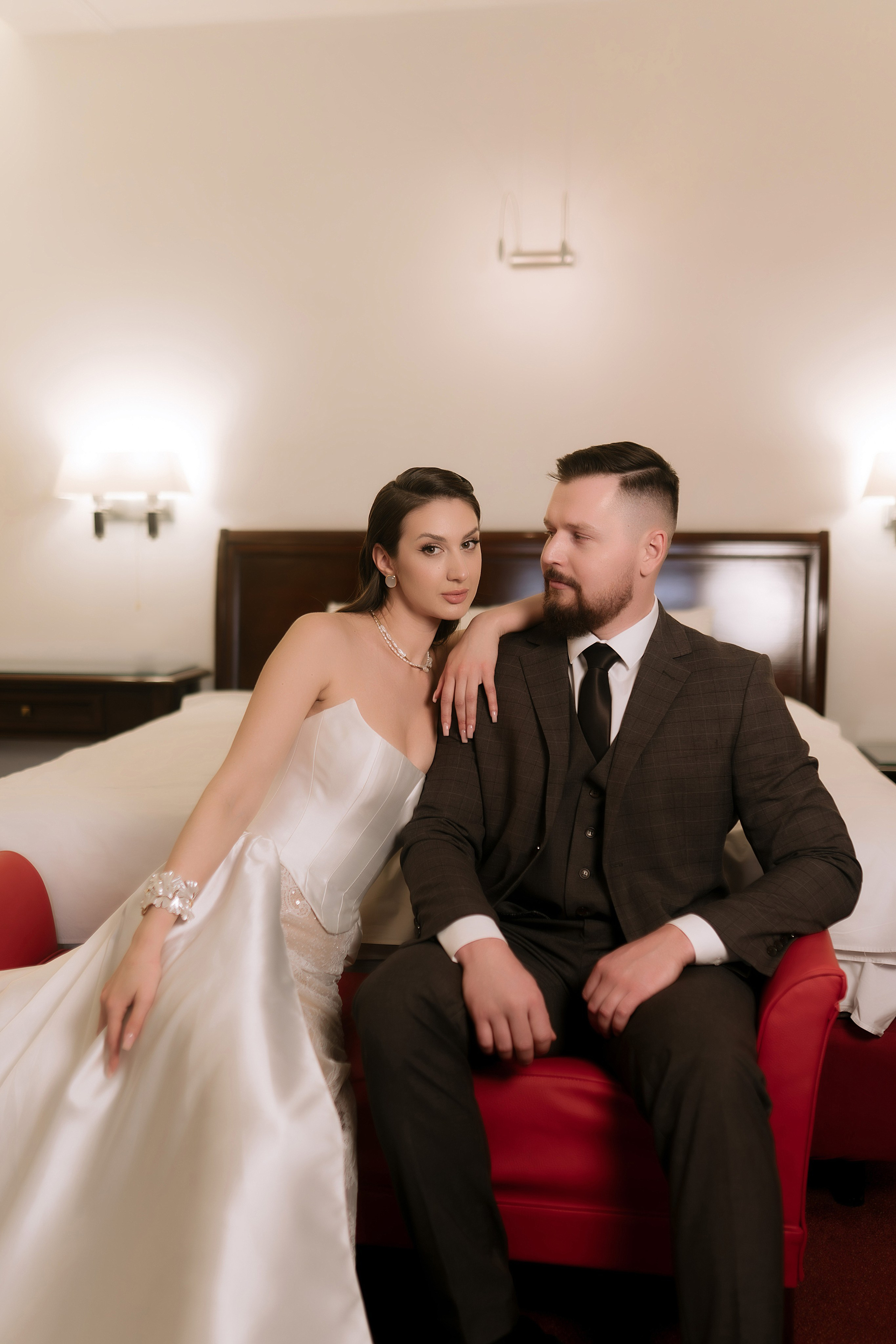 Утро жениха и невесты | Арина и Игорь в отеле Арт-бутик в Воронеже. Фотограф Карина Шмулёва. Воронеж и область