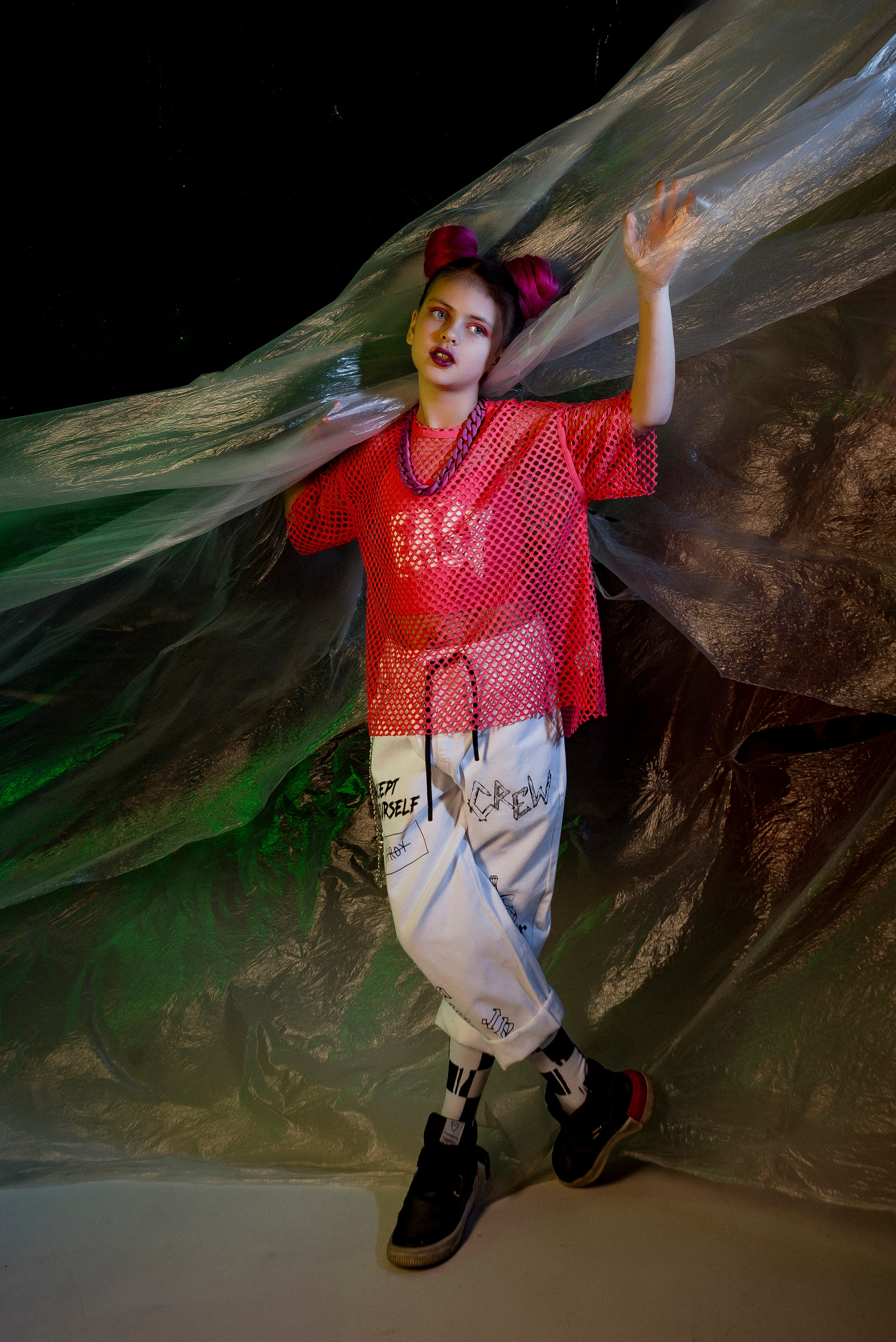 неоновая фотосессия в студии в сочи