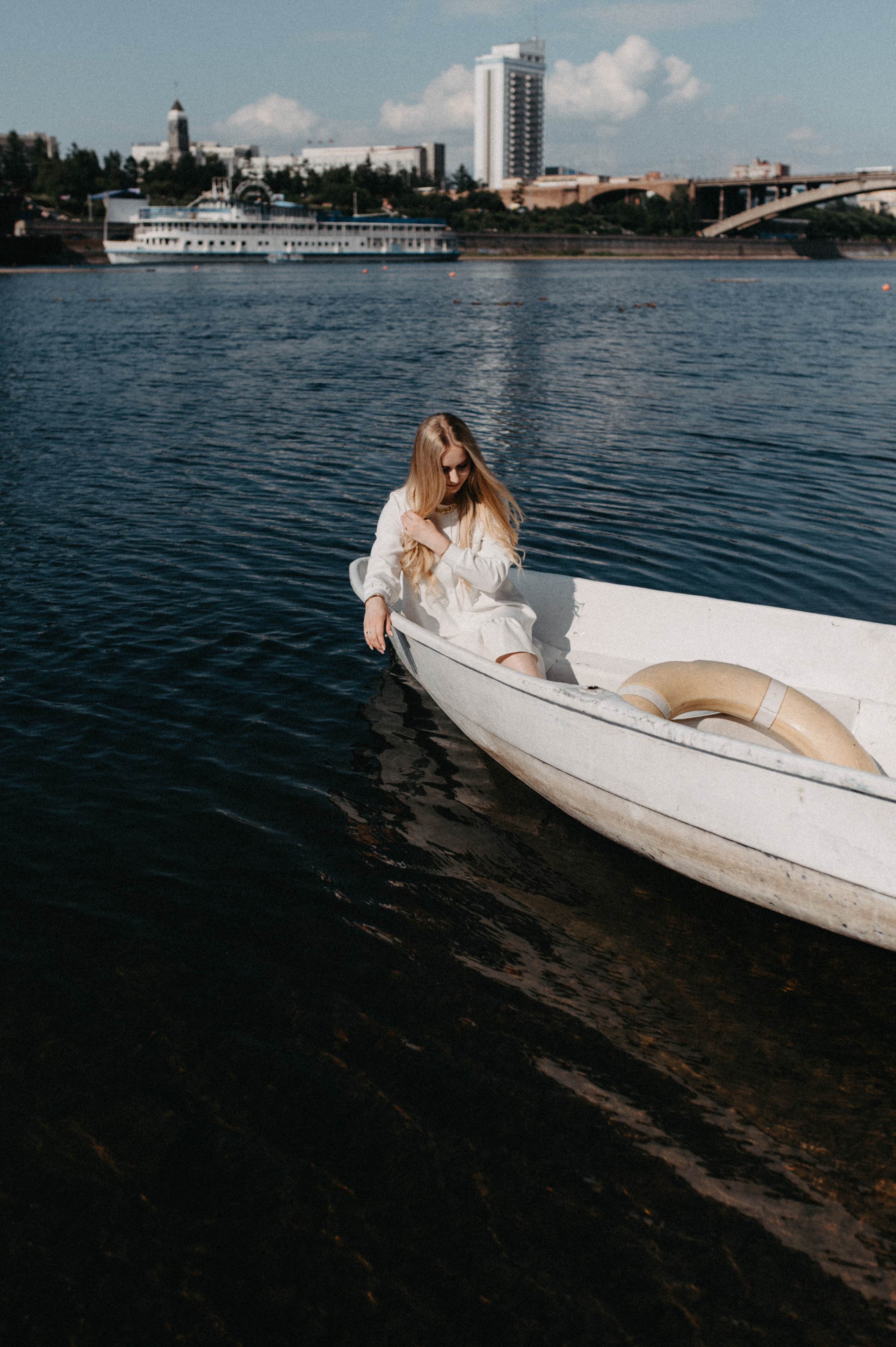 Прогулка на лодочке. Свадебный и семейный фотограф в Красноярске Виктория Тимонина